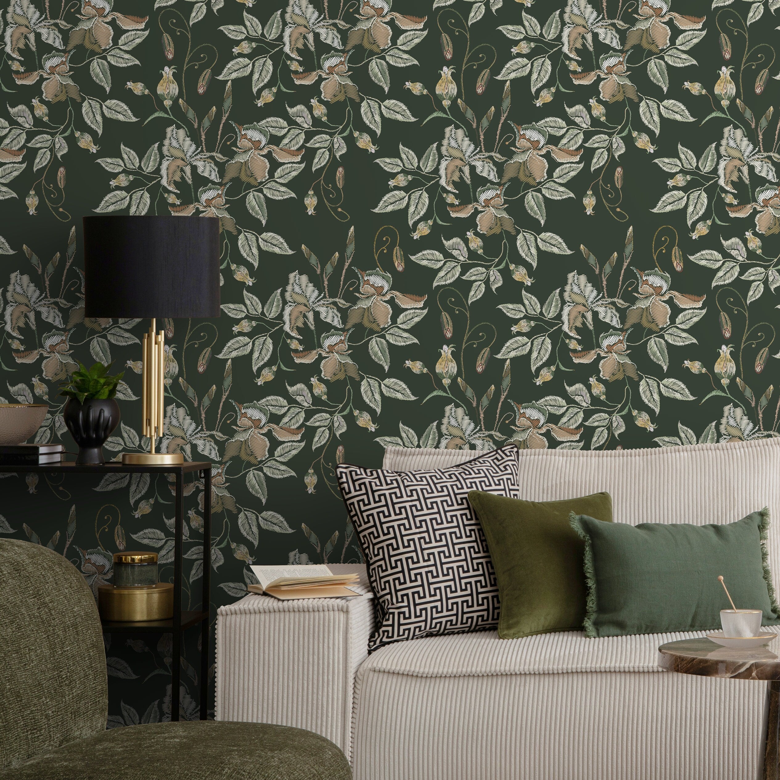 Floral Wallpaper With An Embroidered Motif In Green, Beige, And White - D869
