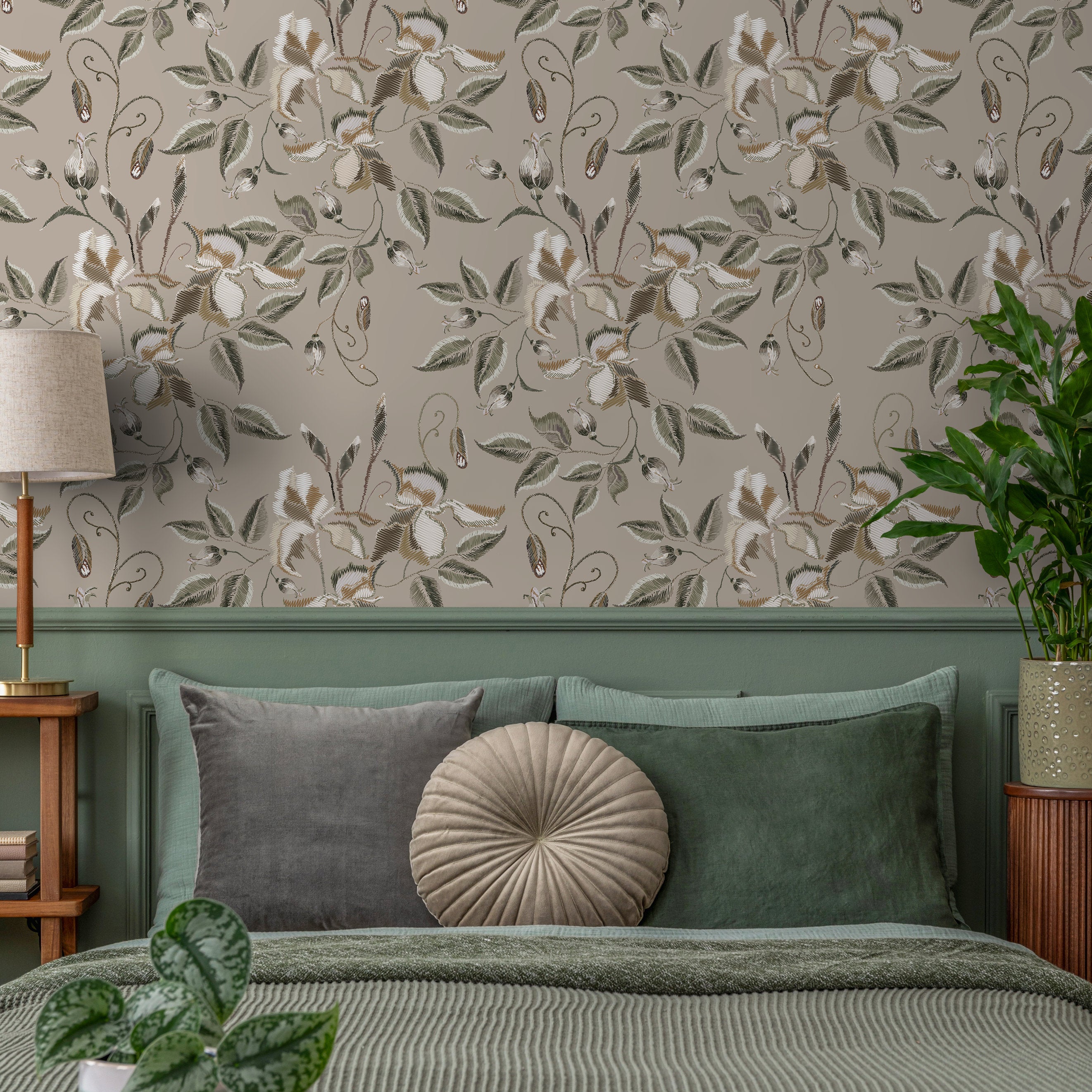 Floral Wallpaper With An Embroidered Motif In Green, Brown, And White - D871