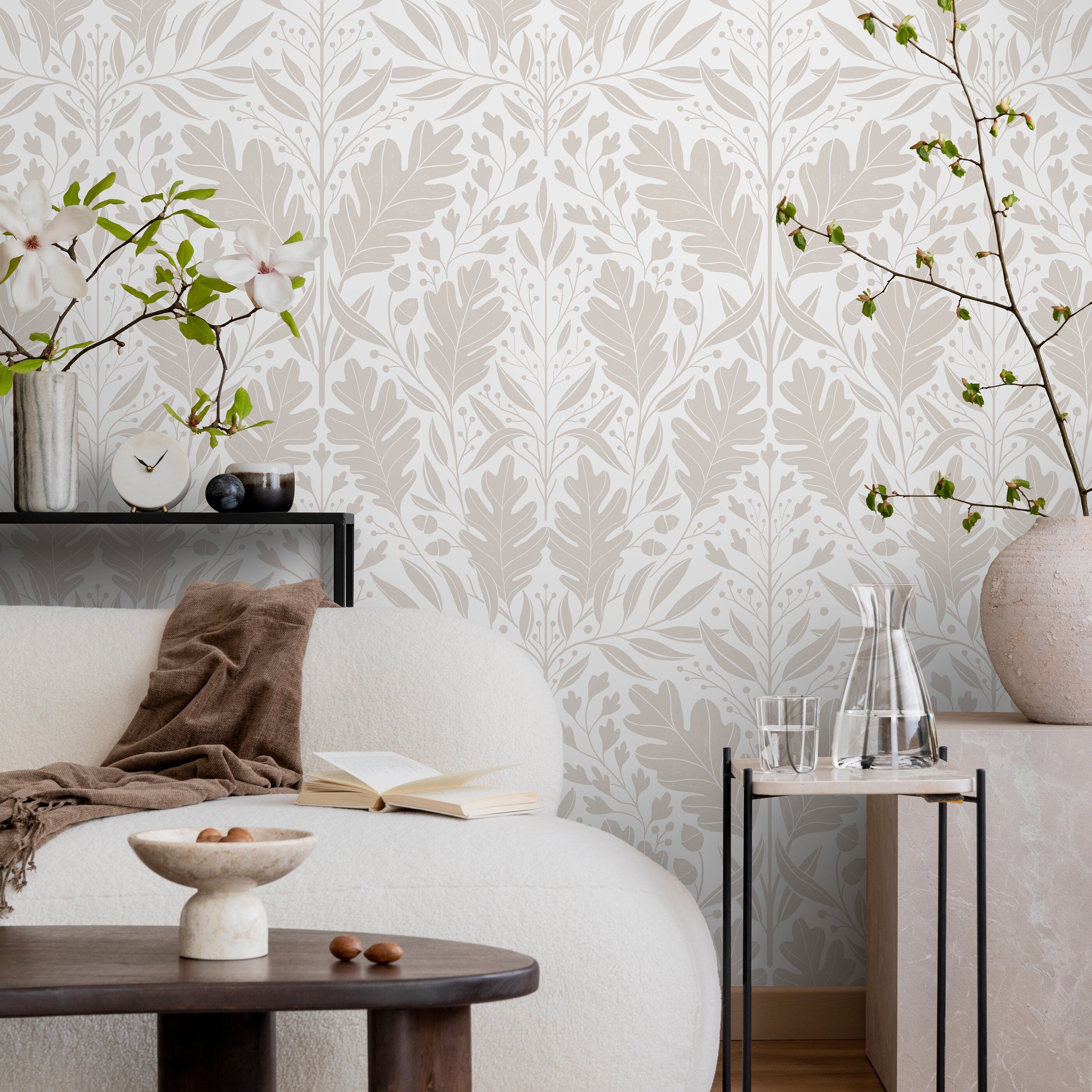 Botanical Wallpaper With A Symmetrical Oak Leaf Motif In Beige And White - X184