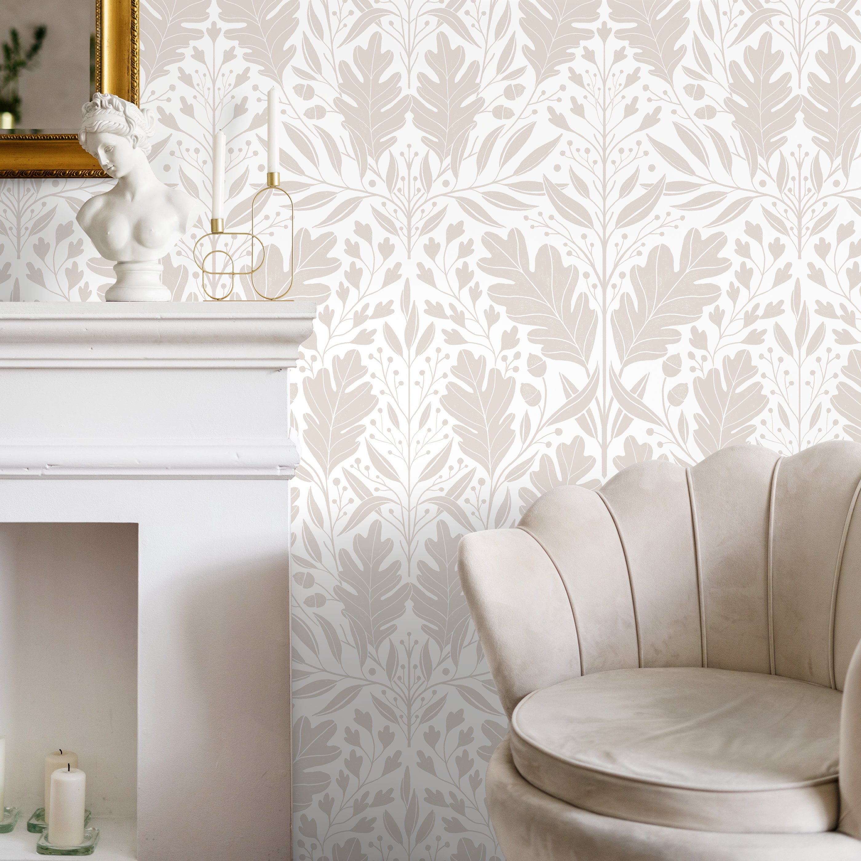 Botanical Wallpaper With A Symmetrical Oak Leaf Motif In Beige And White - X184