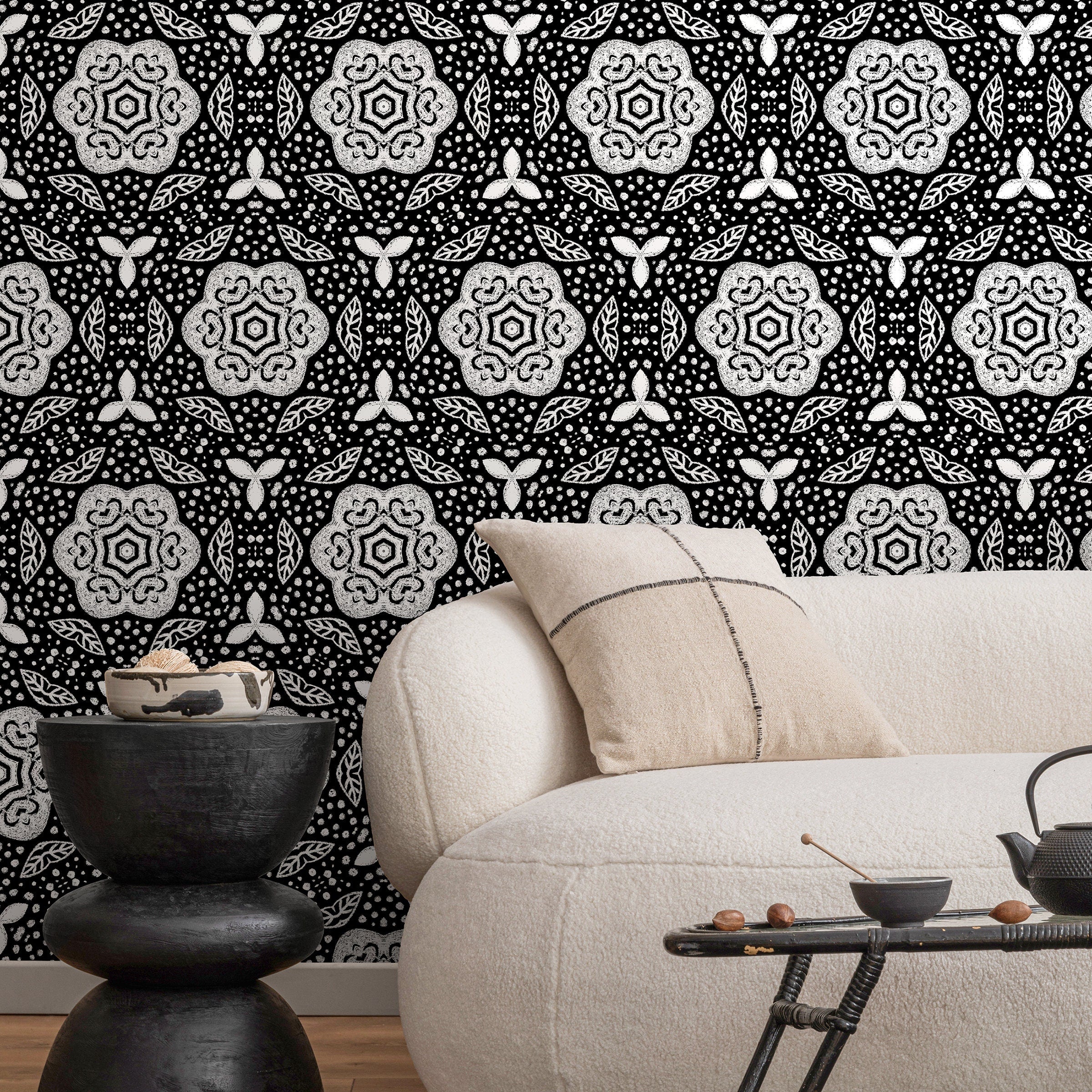 Mandala Wallpaper With An Intricate Medallion Motif In Black And White - X099