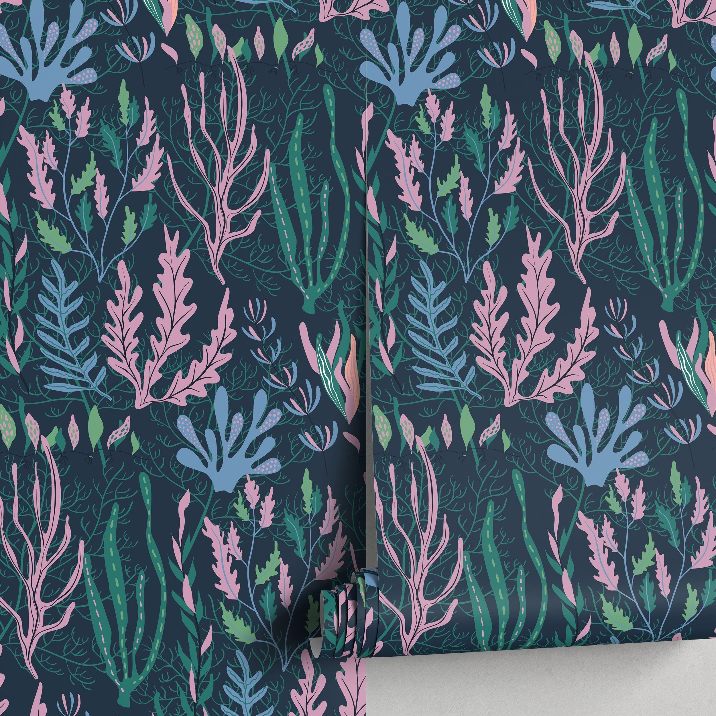 Coastal Wallpaper With A Stylized Seaweed Motif In Navy, Pink, And Green - A575