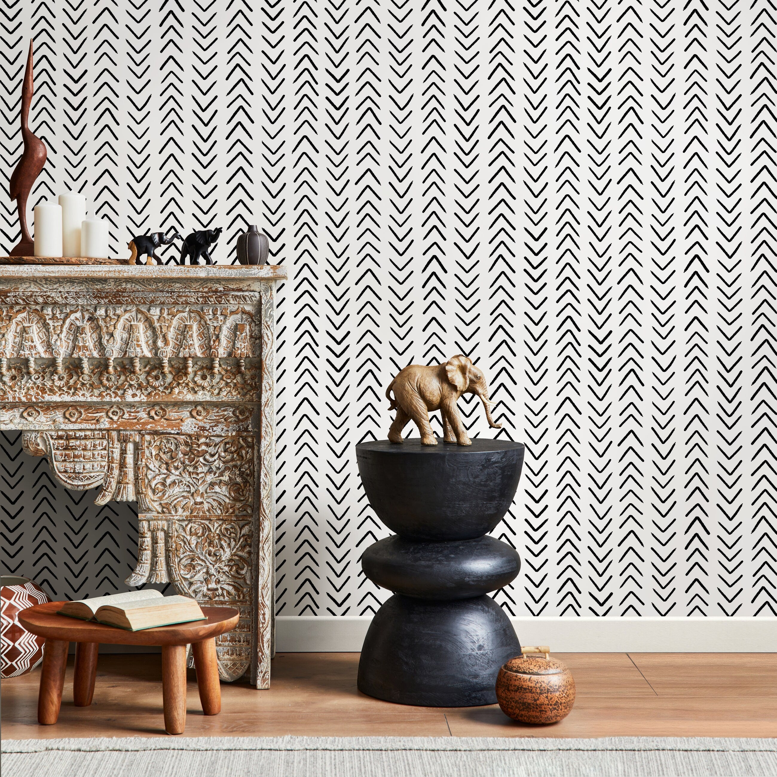 Herringbone Wallpaper With A Hand-drawn Chevron Motif In Black And White - A583