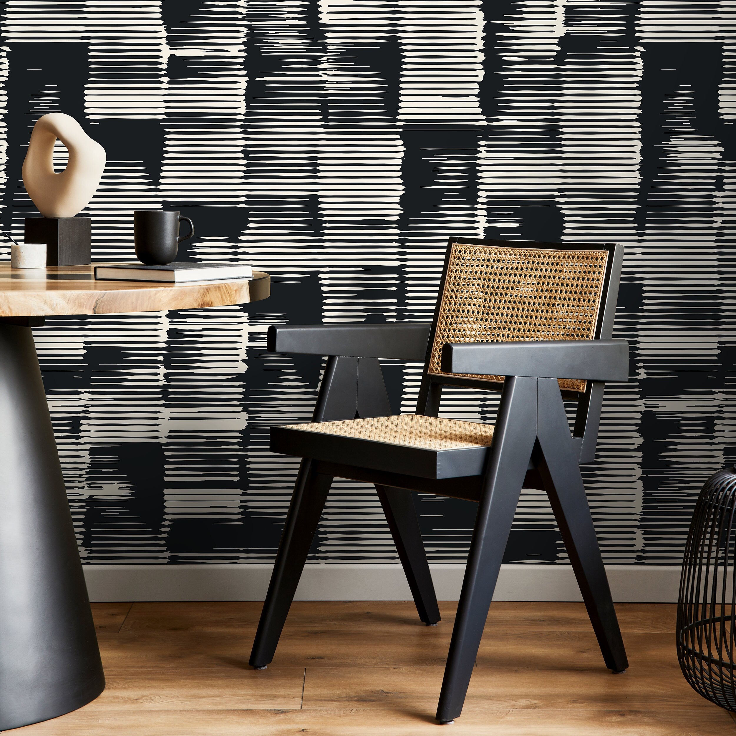 Abstract Wallpaper With Distorted Lines In Black And Cream - A468