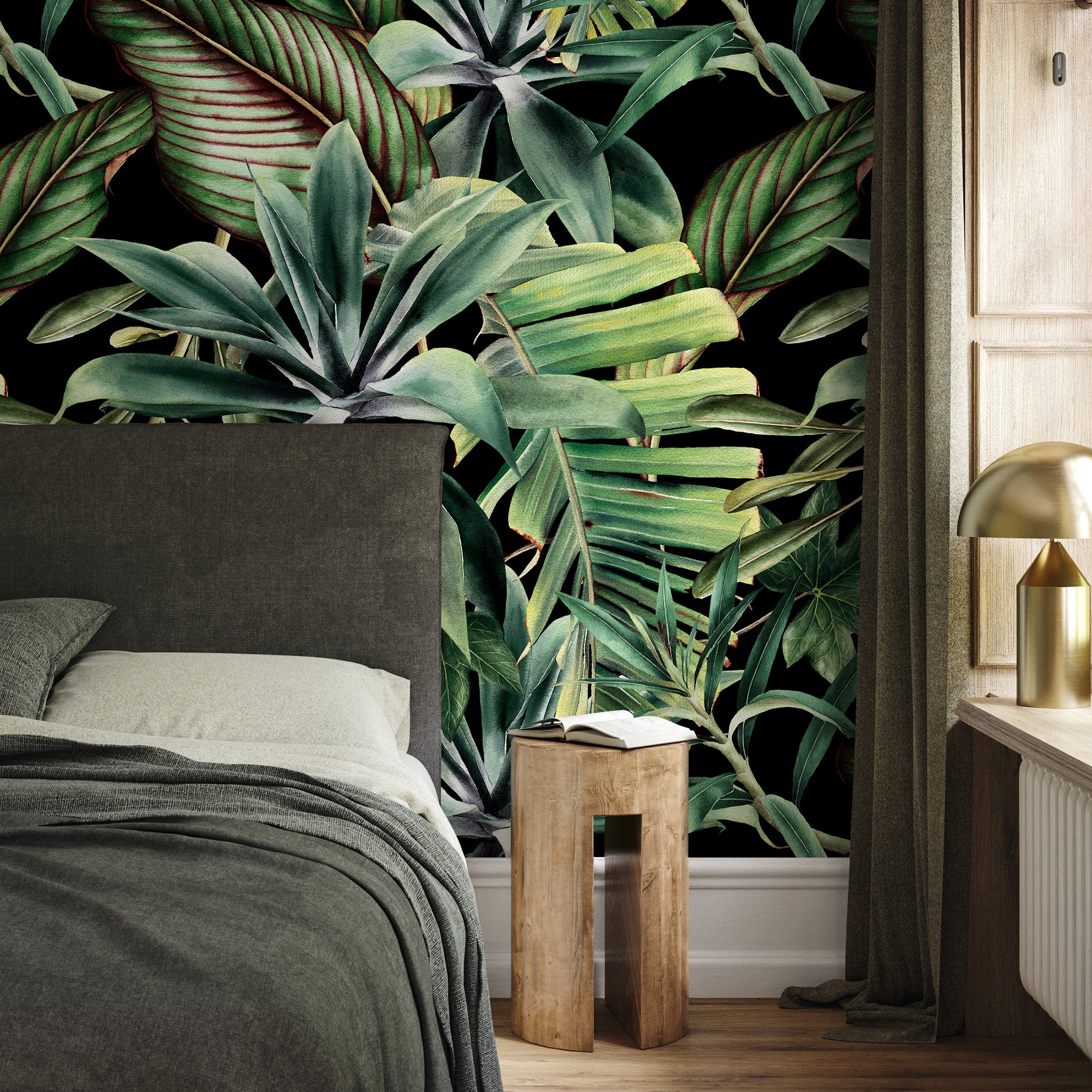 Tropical Wallpaper With A Lush Jungle Leaf Motif In Green And Black - A528