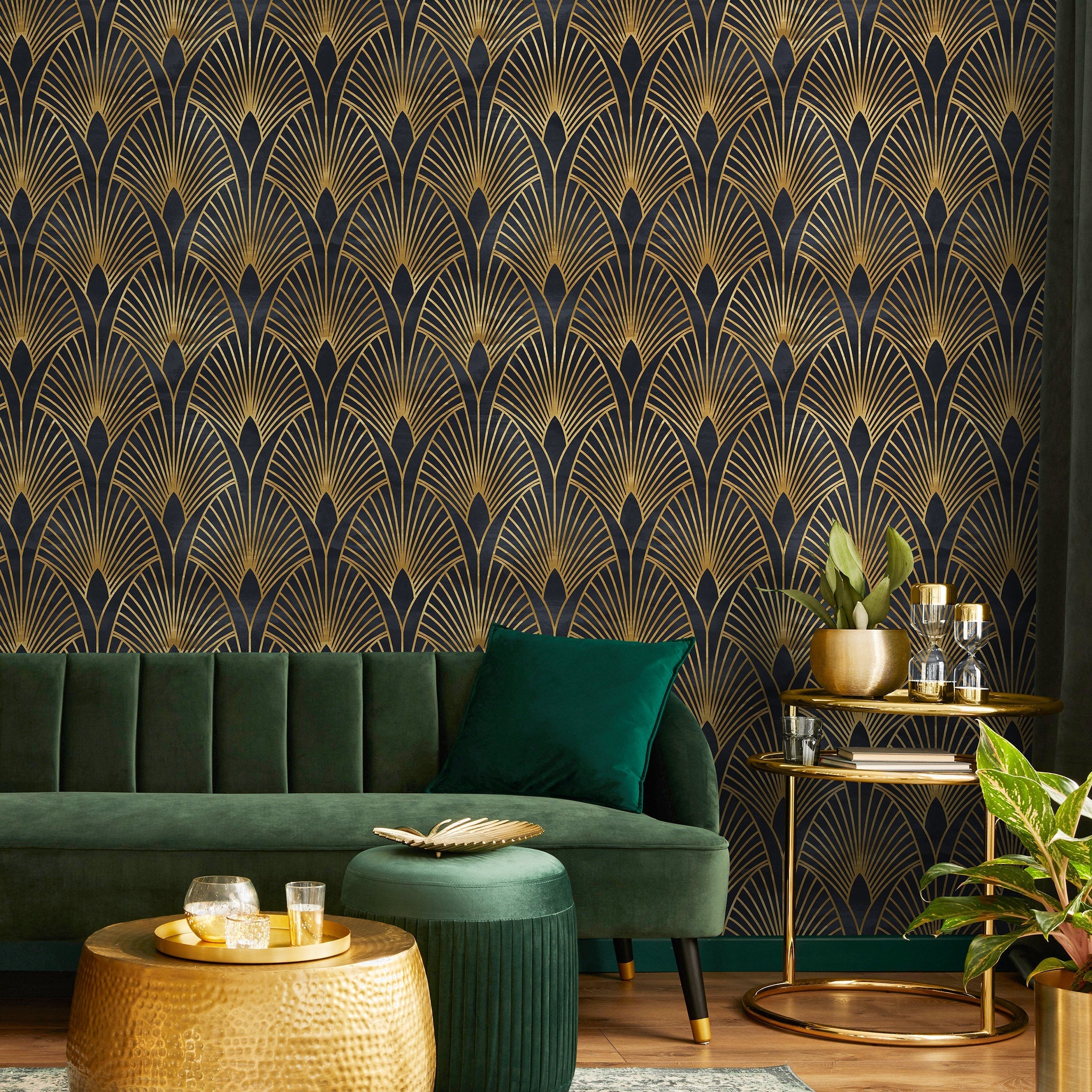 Art Deco Wallpaper With A Geometric Fan Motif In Black And Gold - A537