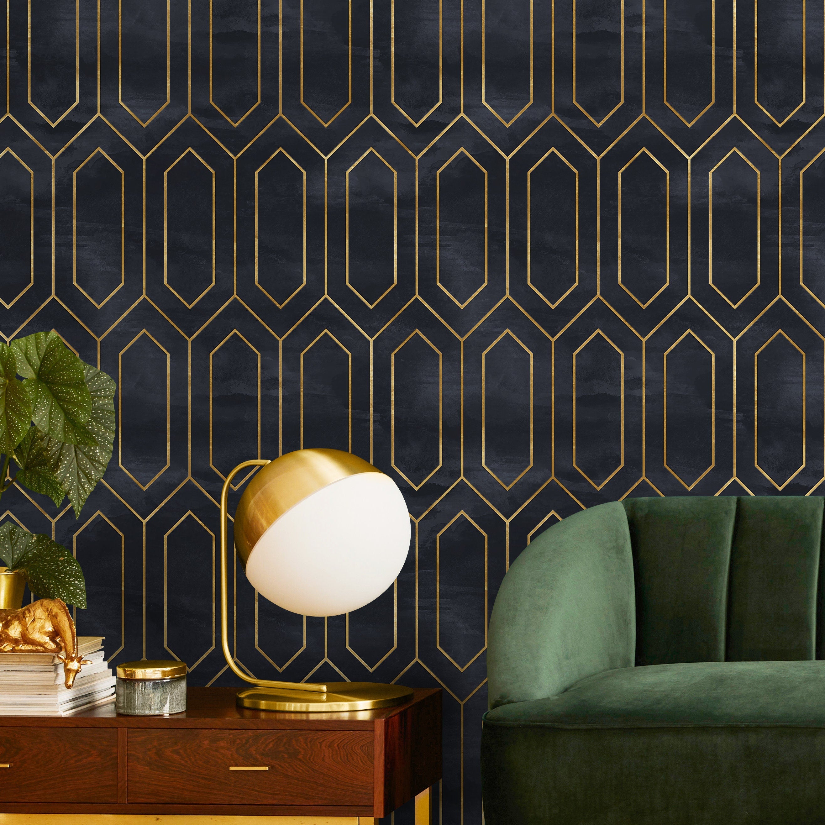 Art Deco Wallpaper With A Geometric Honeycomb Motif In Black And Gold - A539