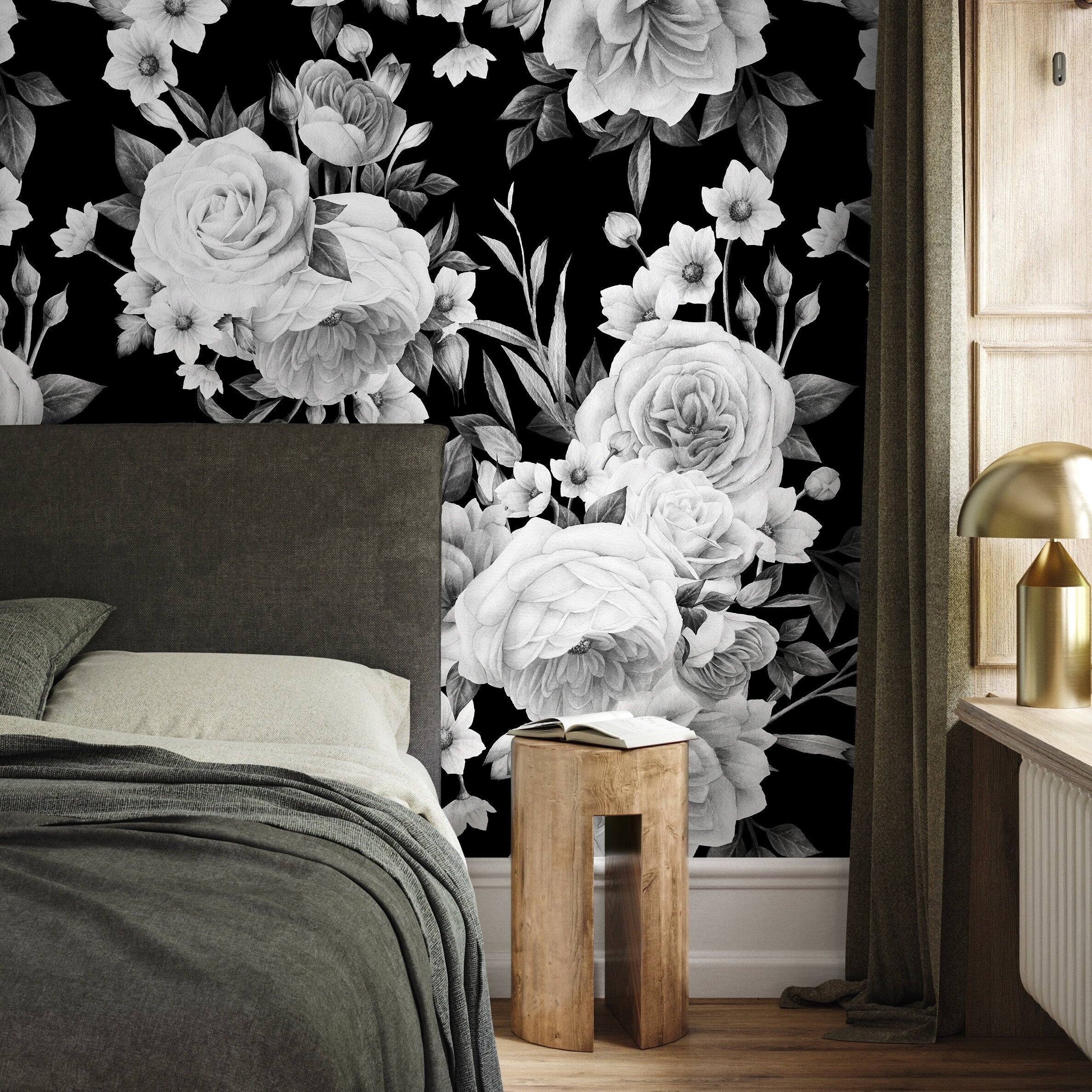 Floral Wallpaper Featuring Large Scale Roses In Black And White - A558