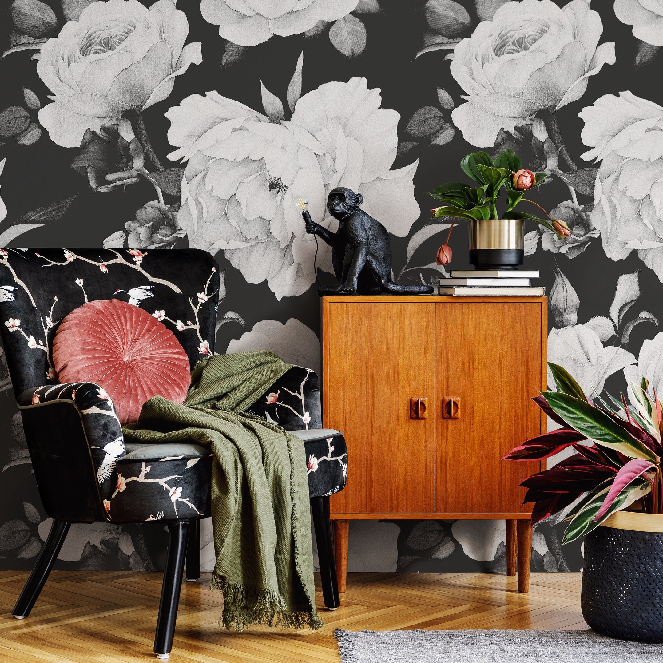 Floral Wallpaper With Large Vintage Roses In Black, White, And Gray - A357