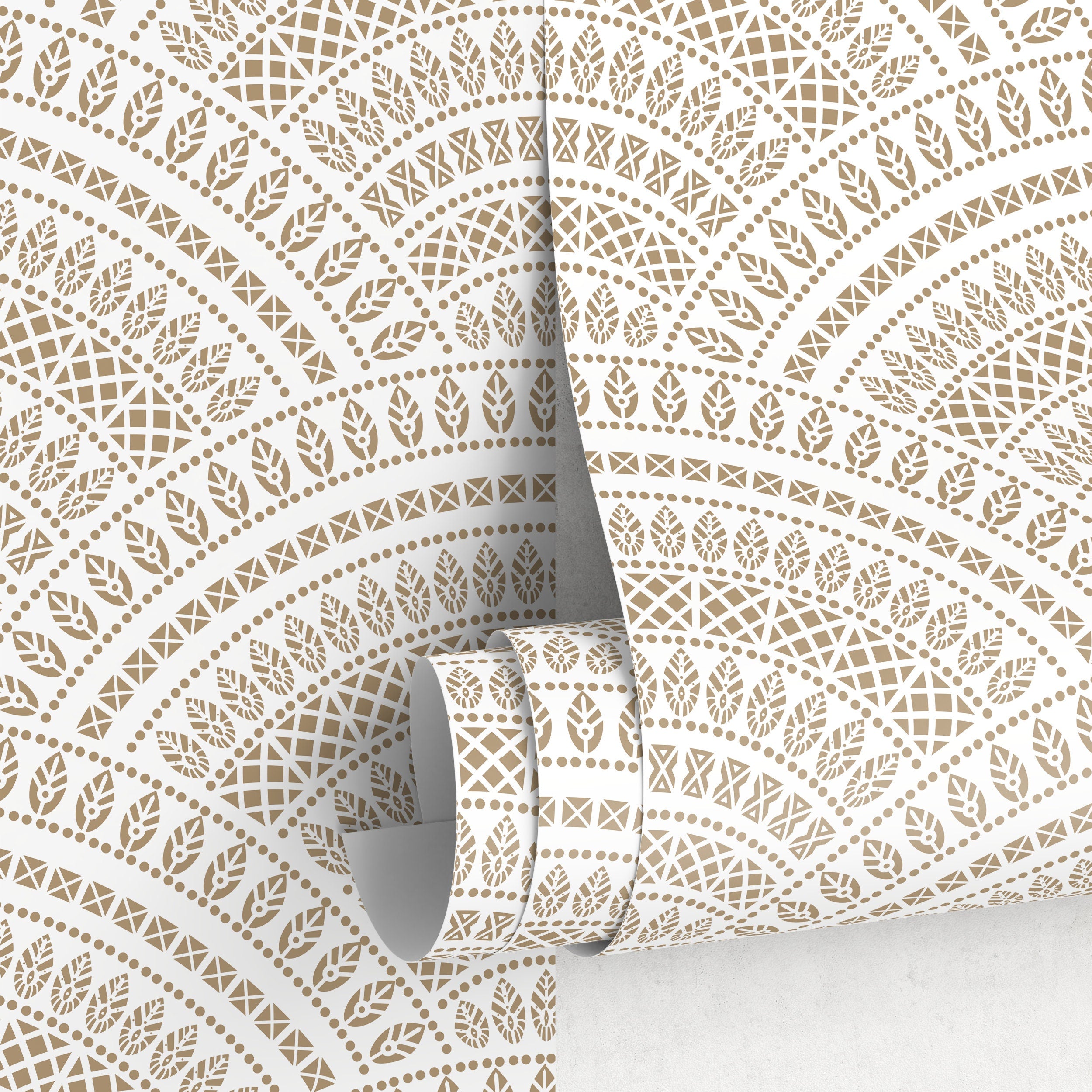 Art Deco Wallpaper With An Intricate Scalloped Fan Motif In Gold And Beige - A140