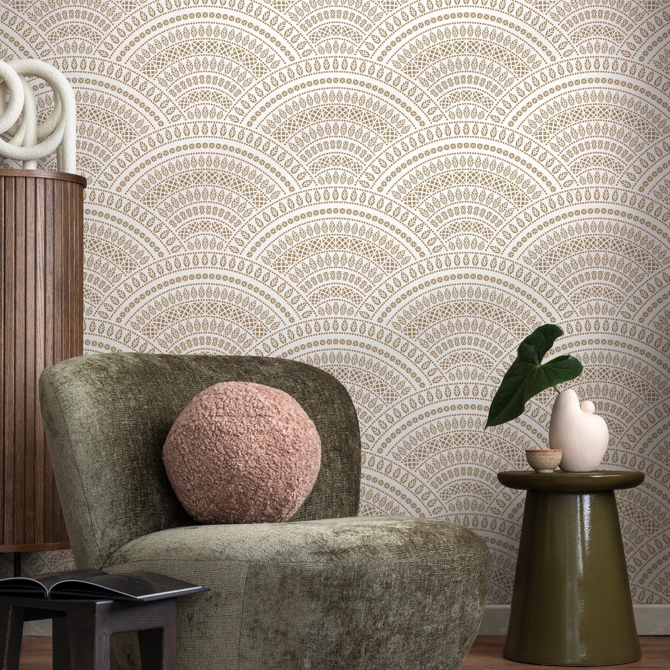 Art Deco Wallpaper With An Intricate Scalloped Fan Motif In Gold And Beige - A140