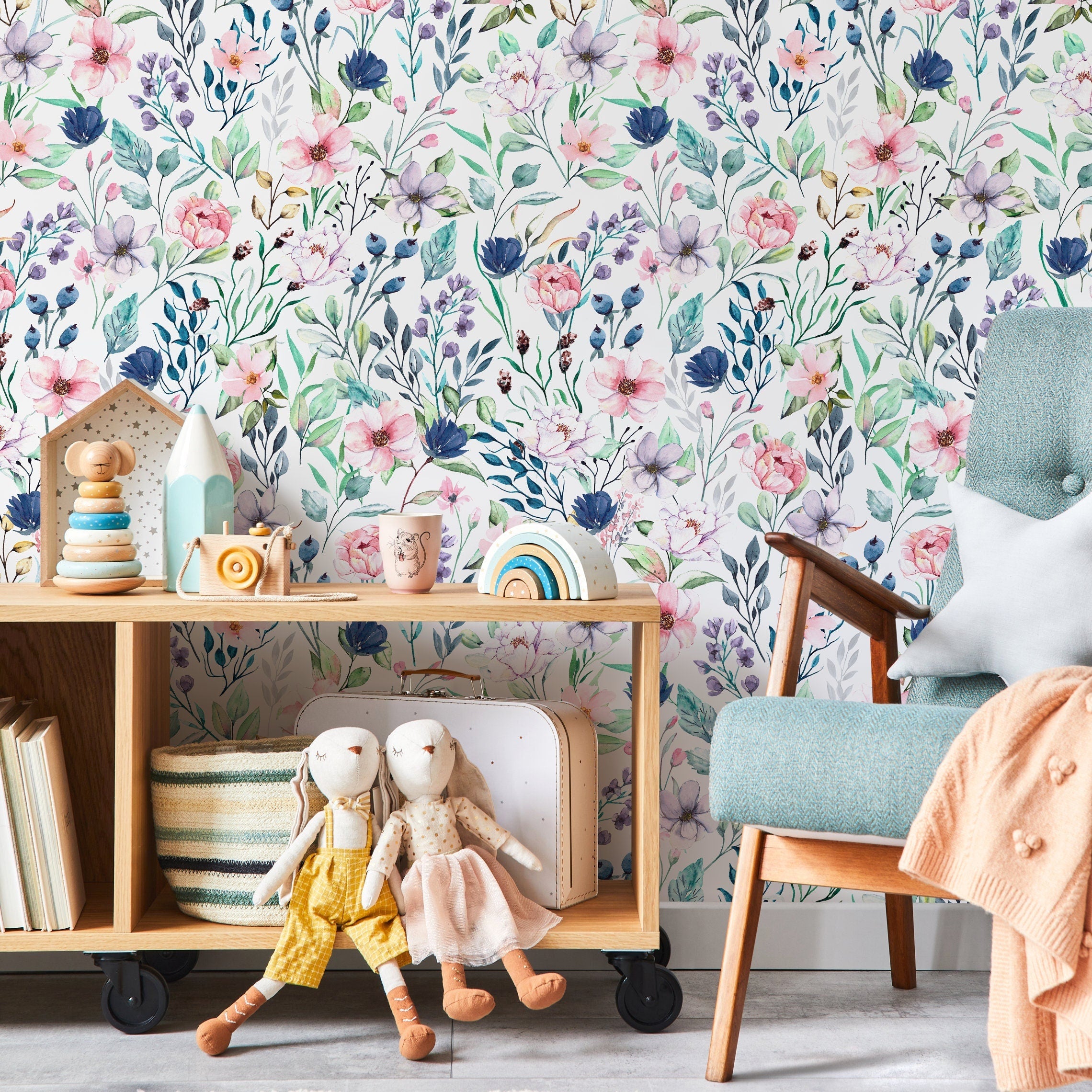 Floral Wallpaper With Watercolor Wildflowers In Pink, Blue, And Purple - A711