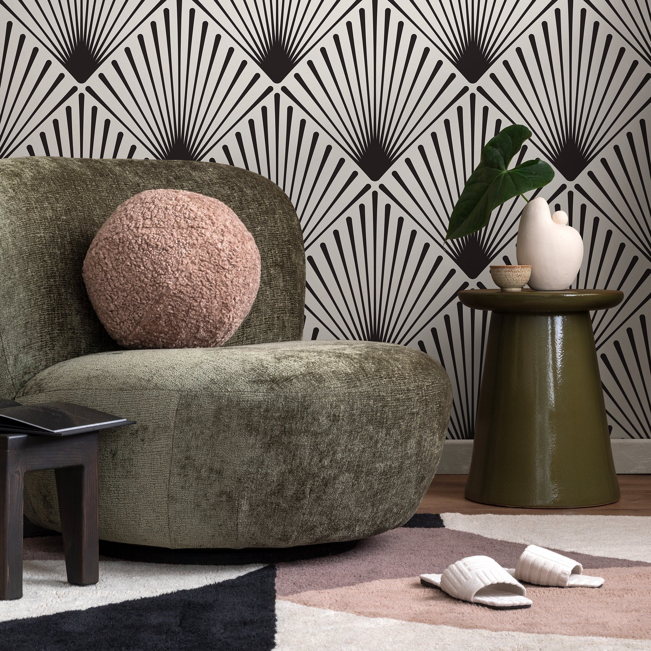 Art Deco Wallpaper With A Radiating Fan Motif In Black And Gray - B078