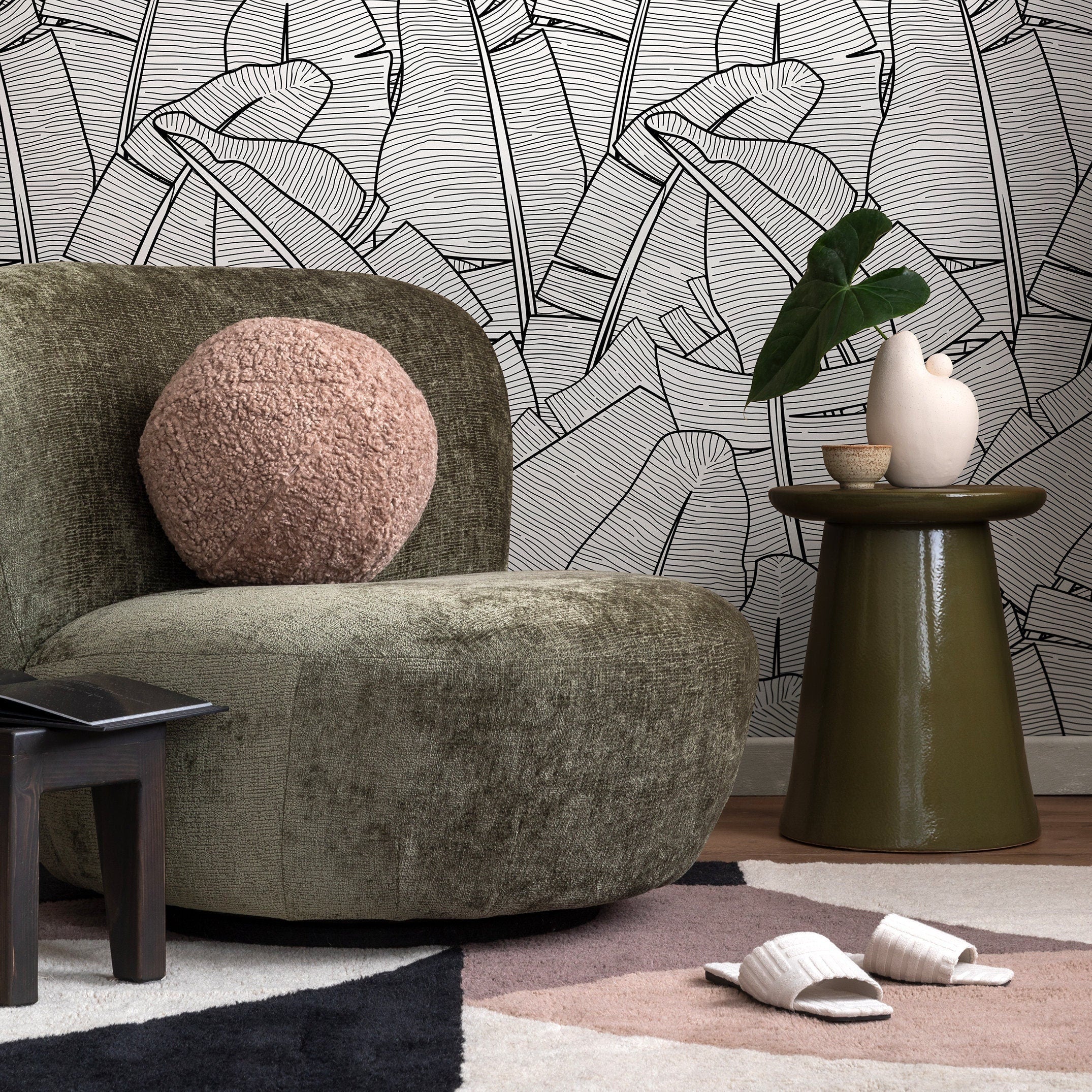 Botanical Wallpaper Featuring A Line Art Banana Leaf Motif In Black And White - A961