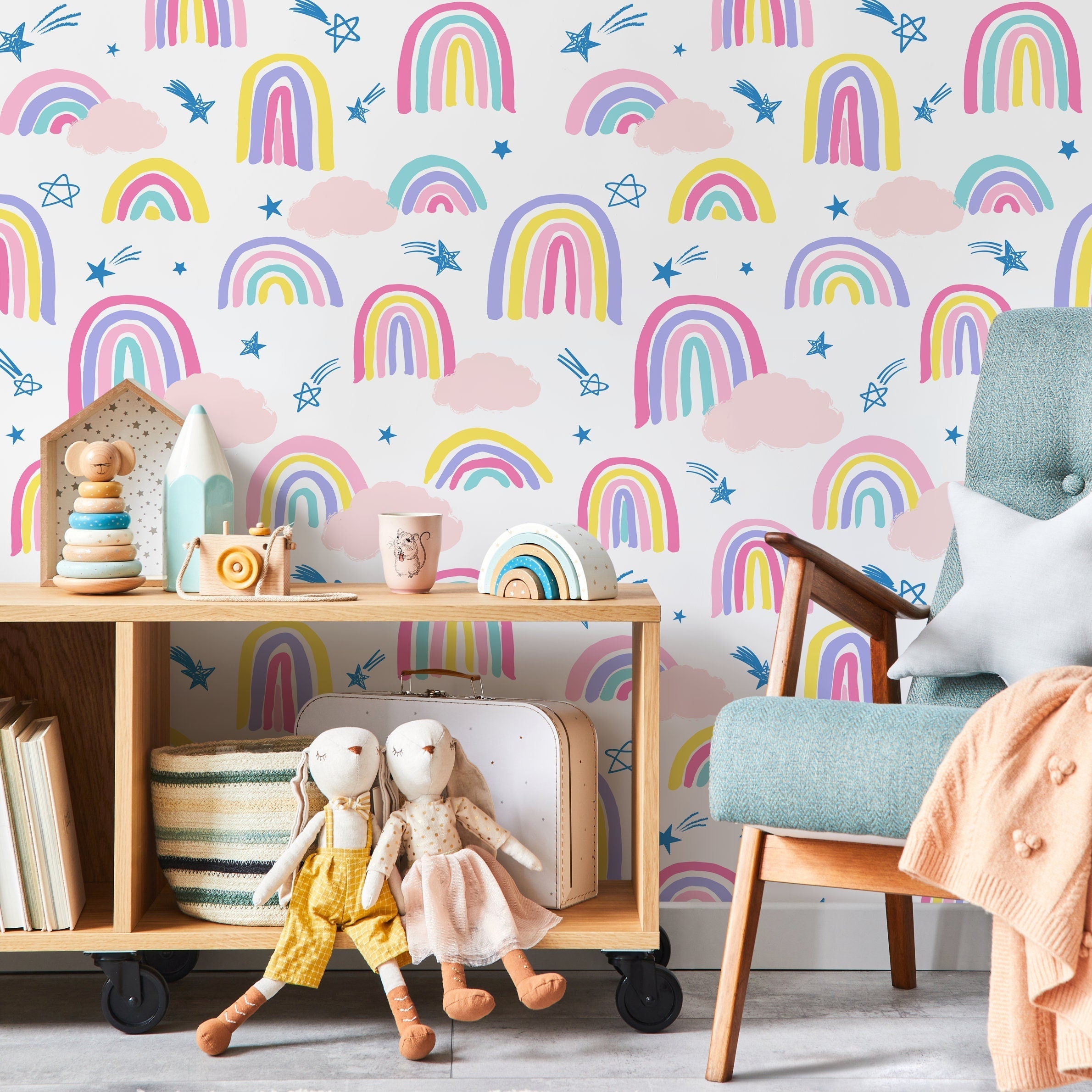 Kids Wallpaper With Hand-drawn Rainbows And Stars In Pink, Yellow, And Blue - B486