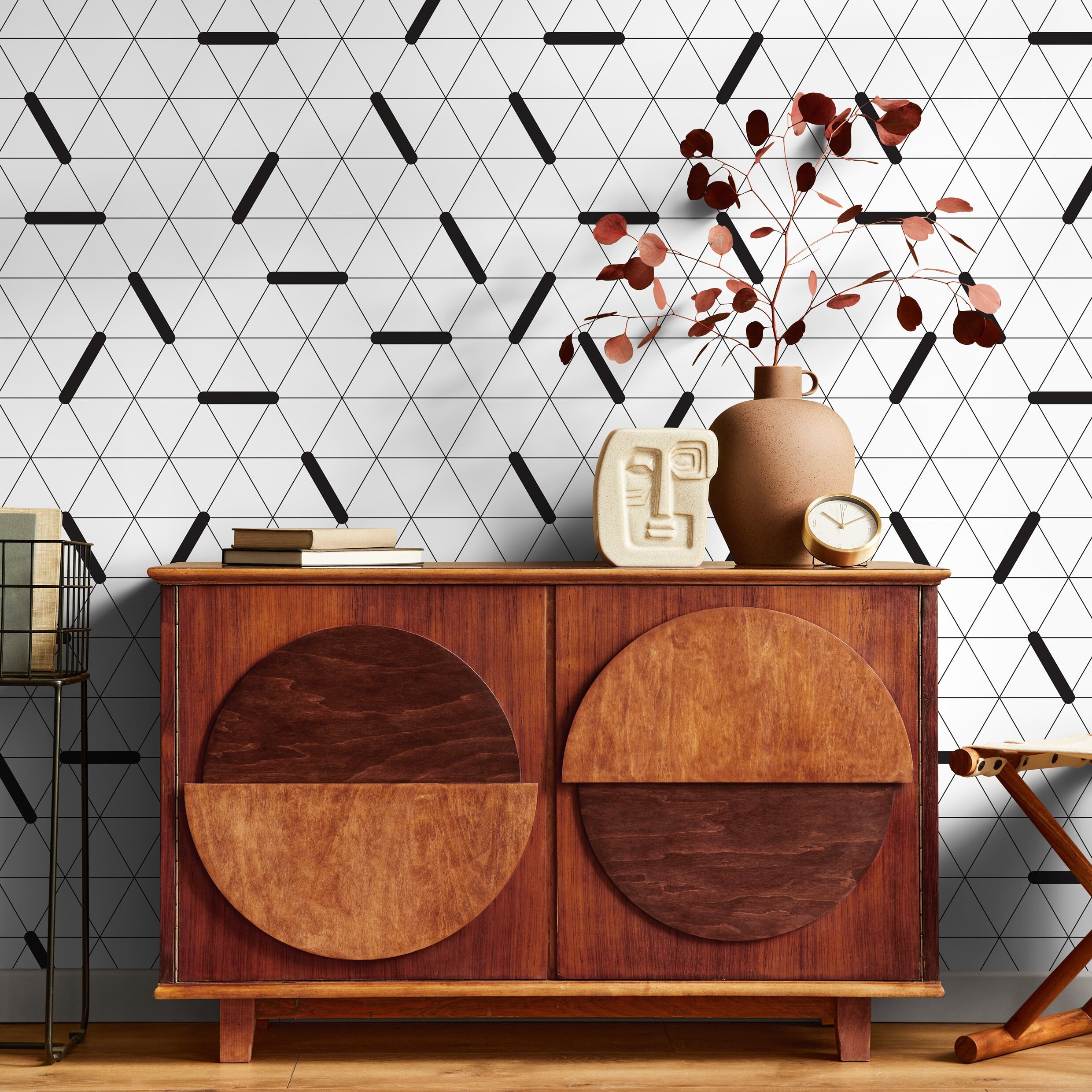 Geometric Wallpaper With A Modern Triangle Motif In Black And White - B083