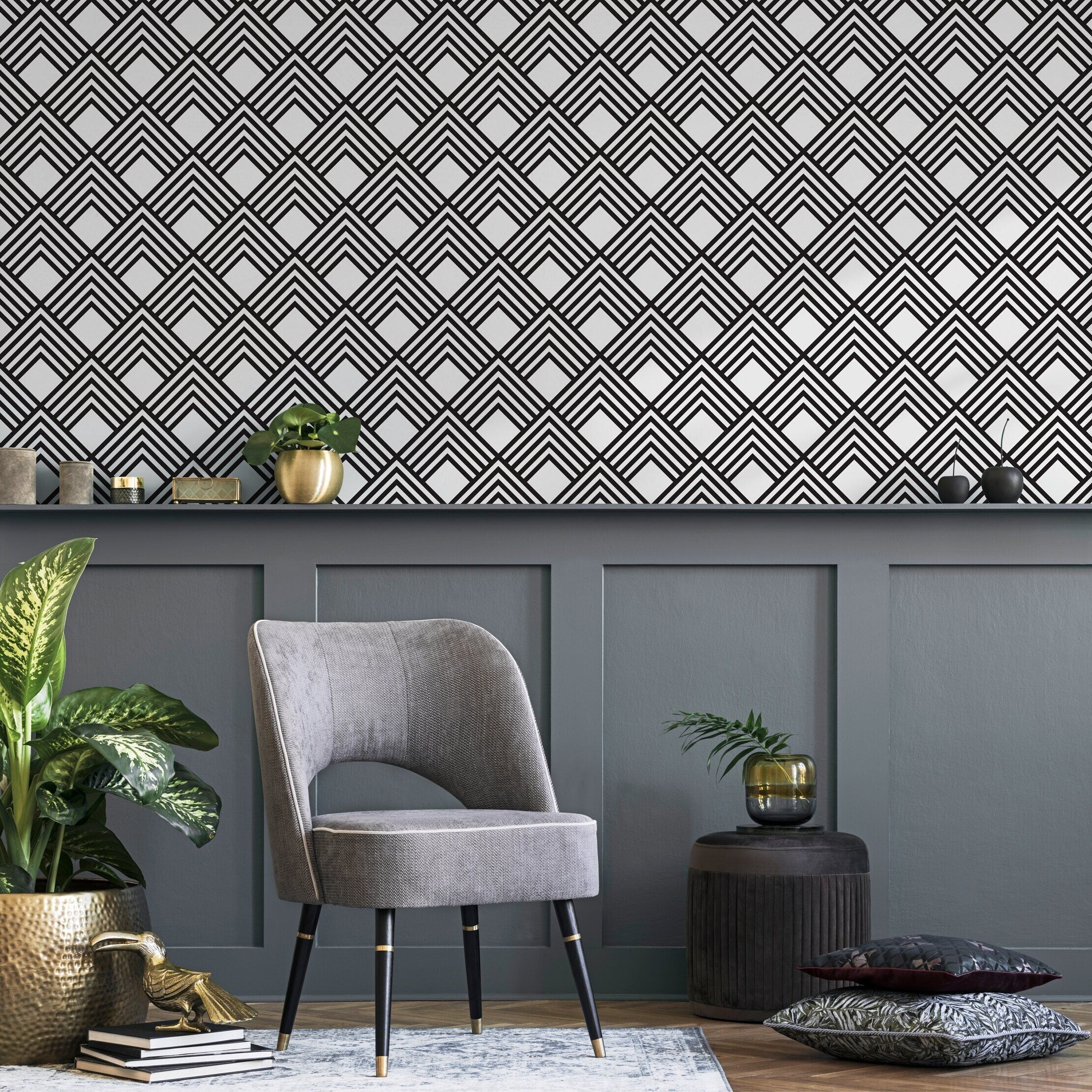 Art Deco Wallpaper With A Bold Chevron Motif In Black And White - B084