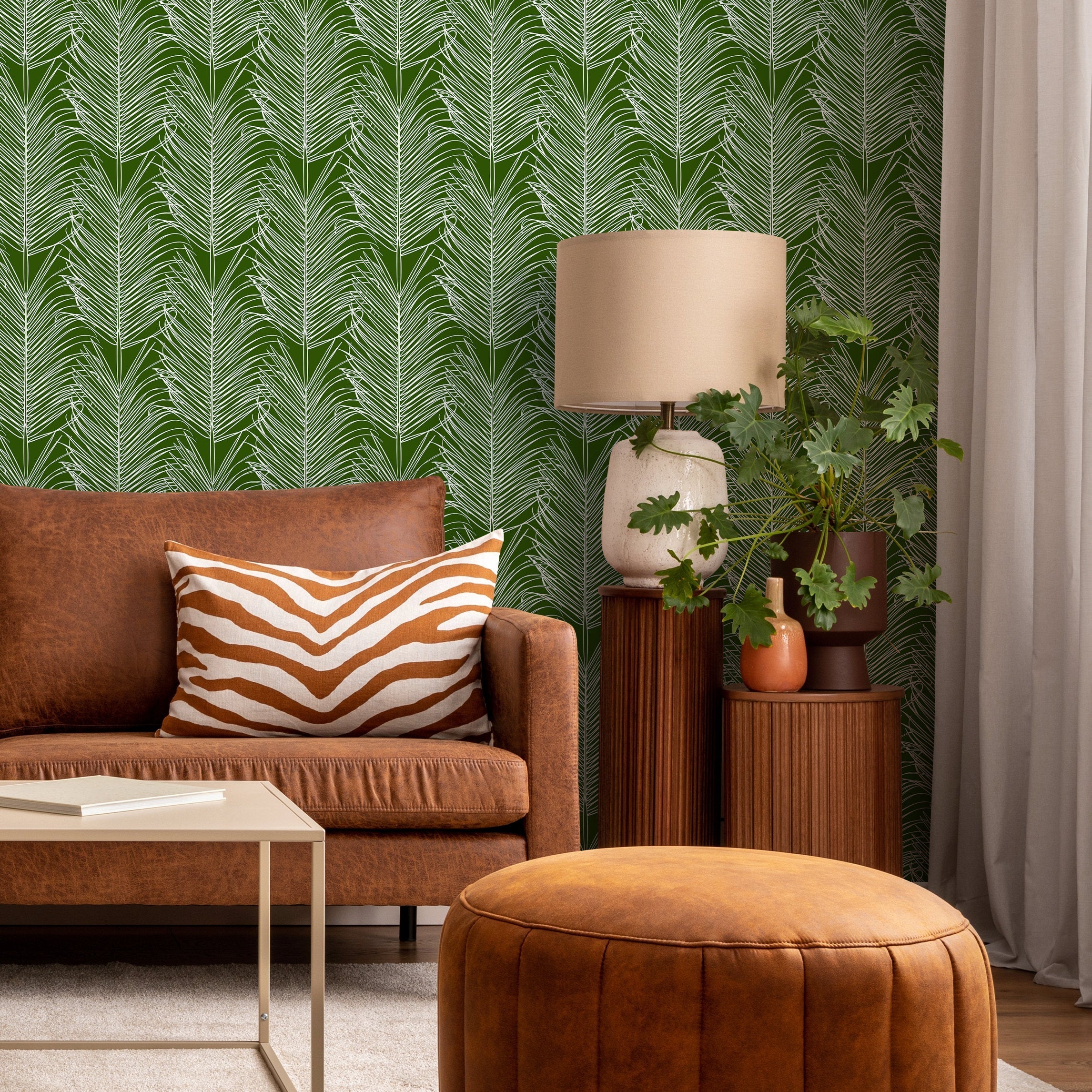 Botanical Wallpaper Featuring A Graphic Palm Frond Design In Green And White - B596