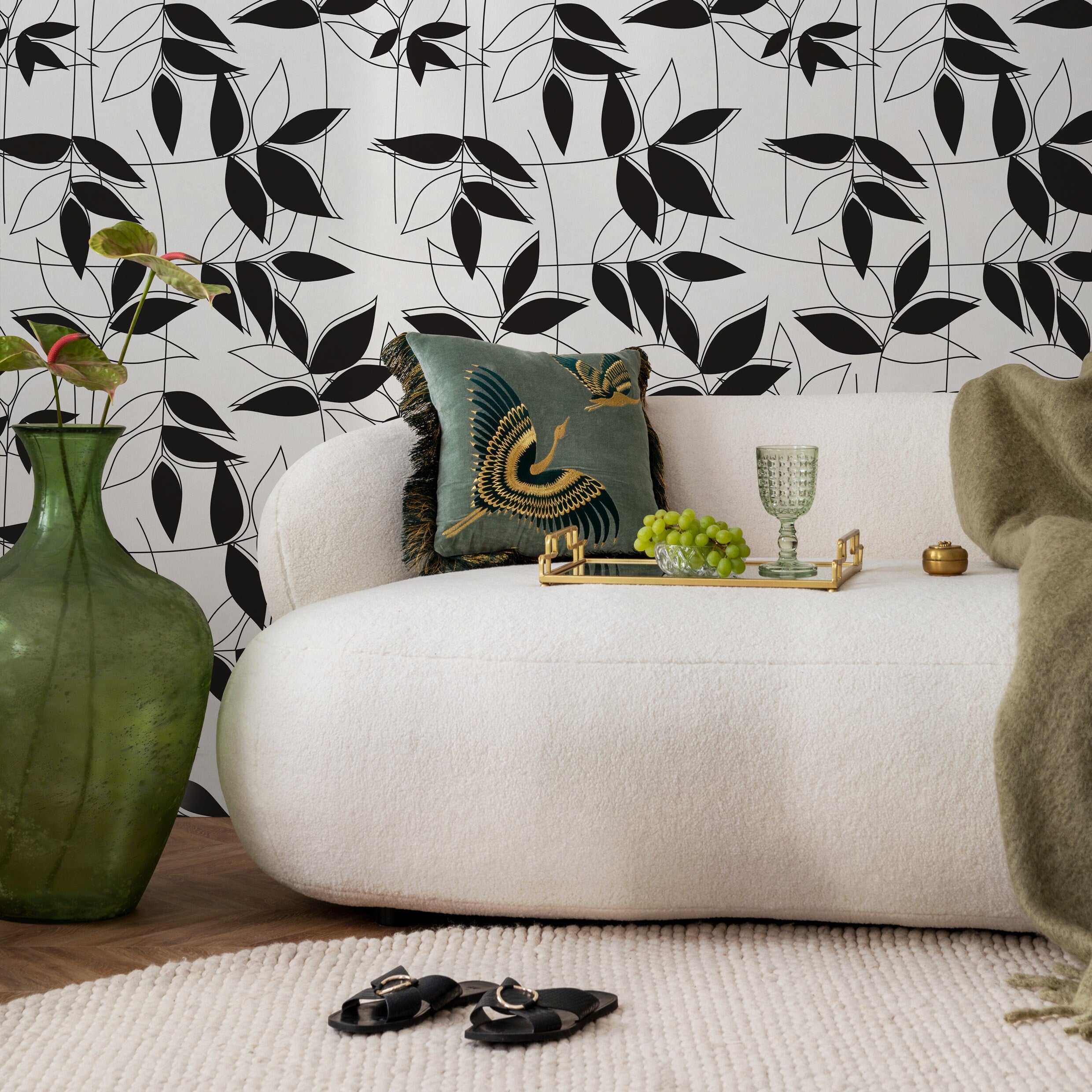 Botanical Wallpaper With A Modern Leaf Trellis In Black And White - B683