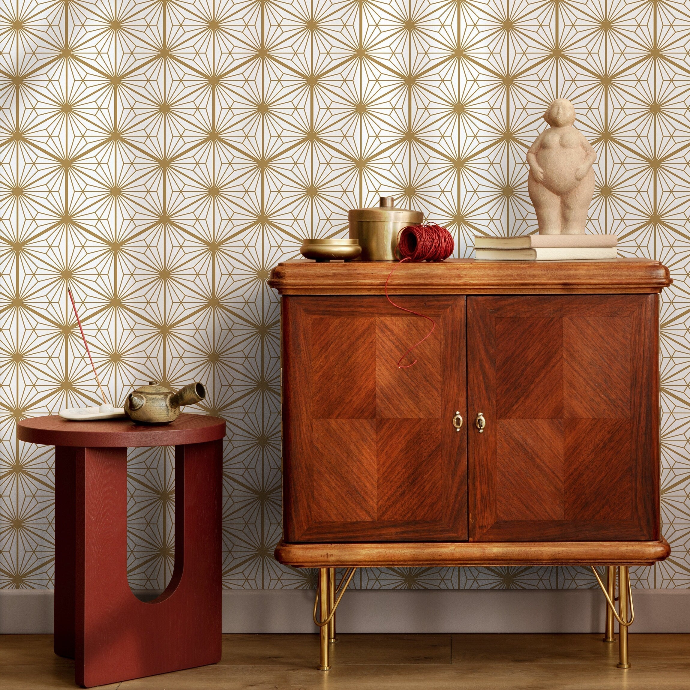 Geometric Wallpaper With An Art Deco Starburst Motif In Gold - B808