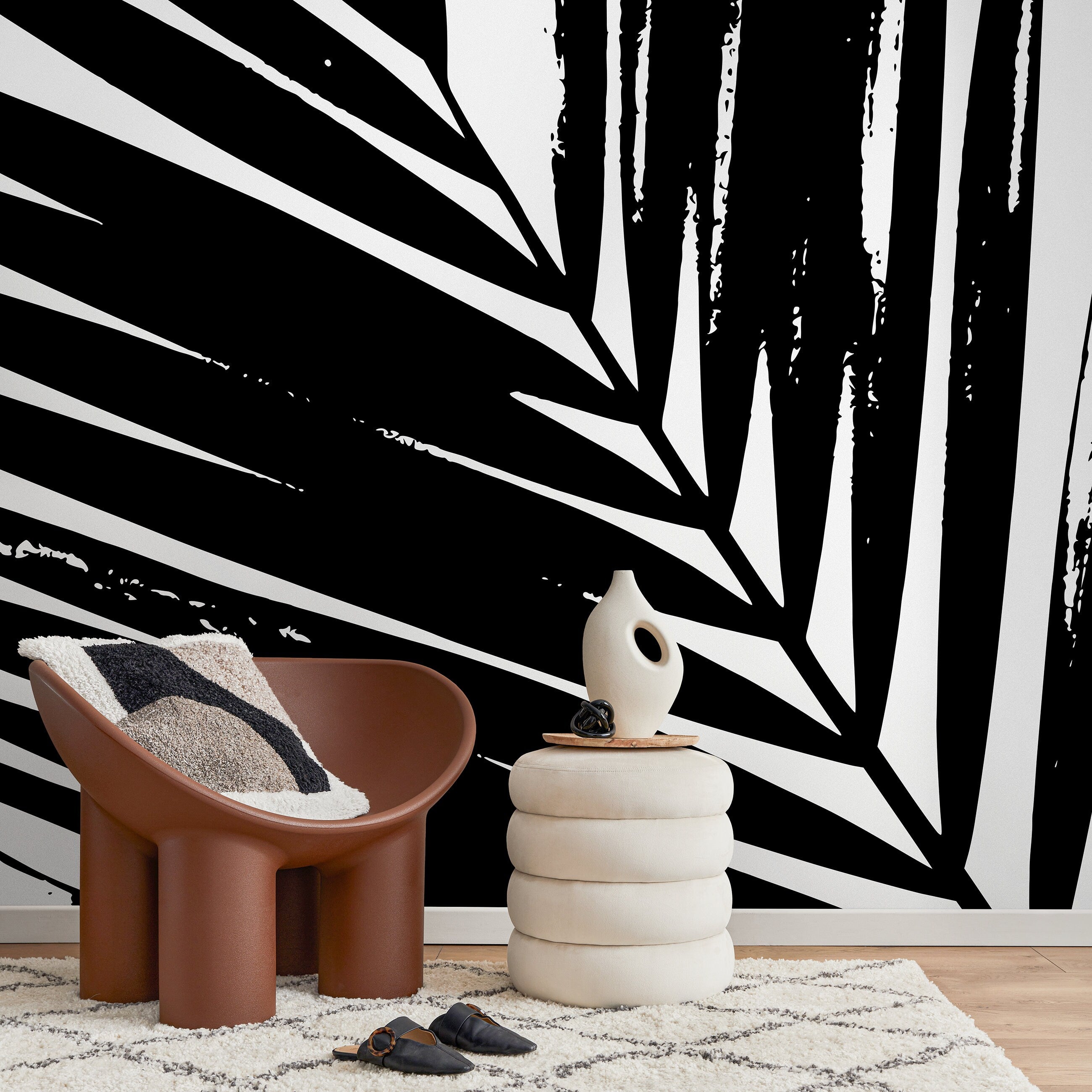 Abstract Botanical Wallpaper With Graphic Leaves In Black And White - B354