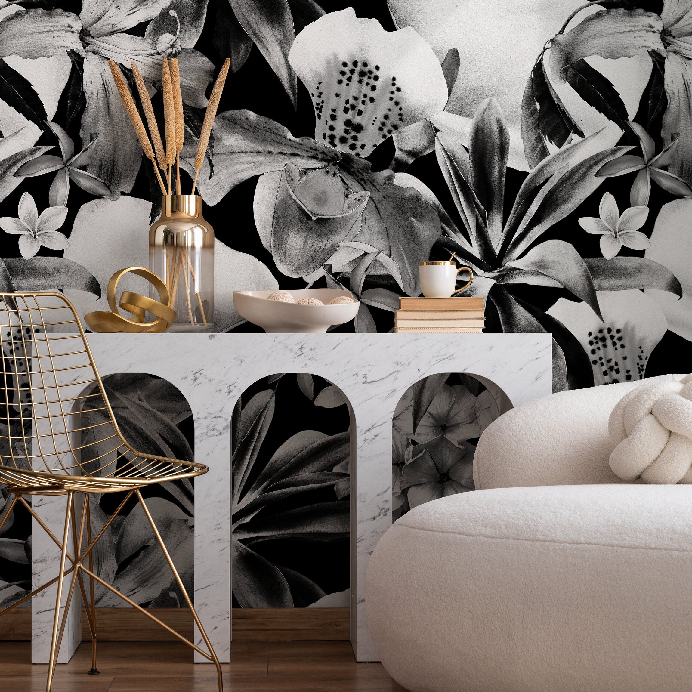 Botanical Wallpaper Featuring Tropical Flowers In Black And White - B054