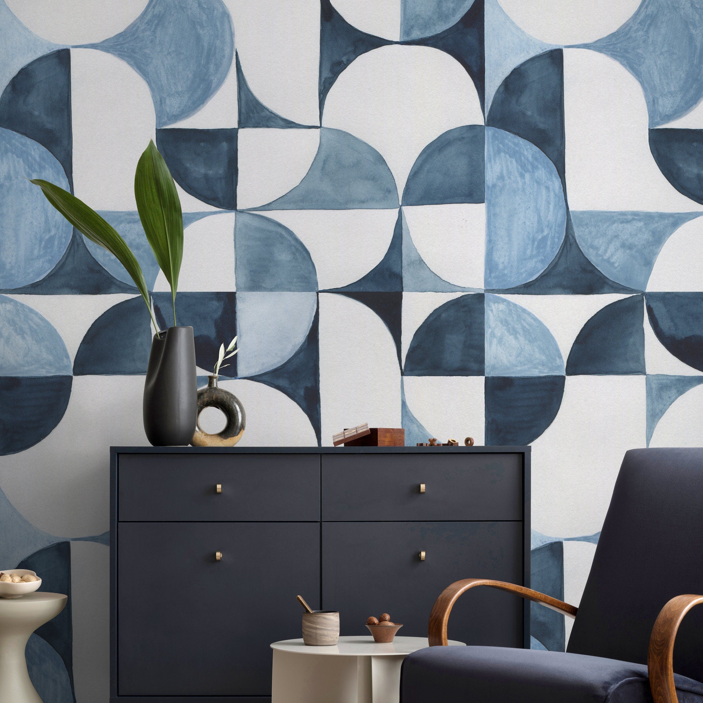 Geometric Wallpaper With A Watercolor Circle Motif In Shades Of Blue - B091