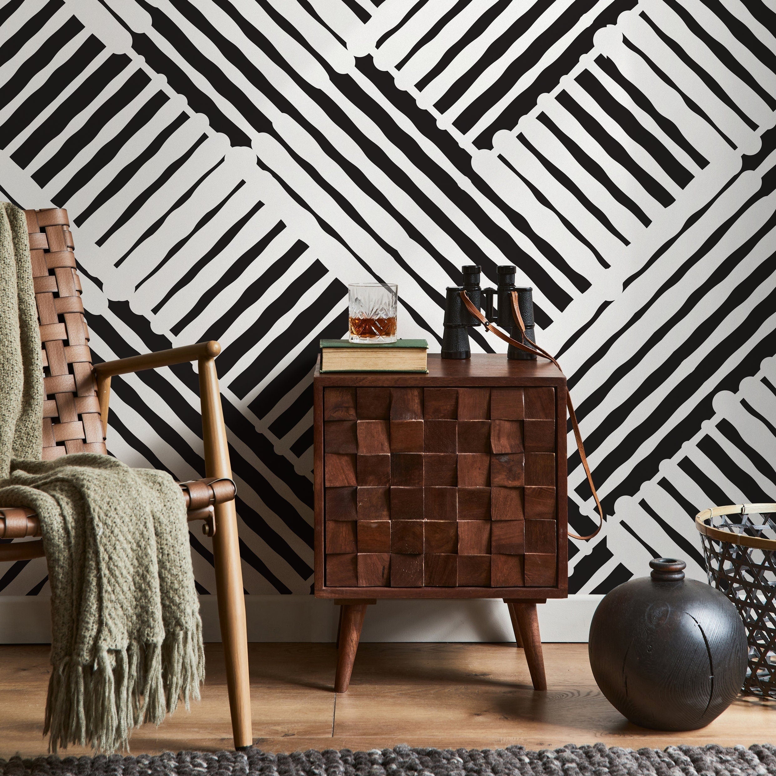 Abstract Wallpaper With A Bold Woven Line Motif In Black And White - B409