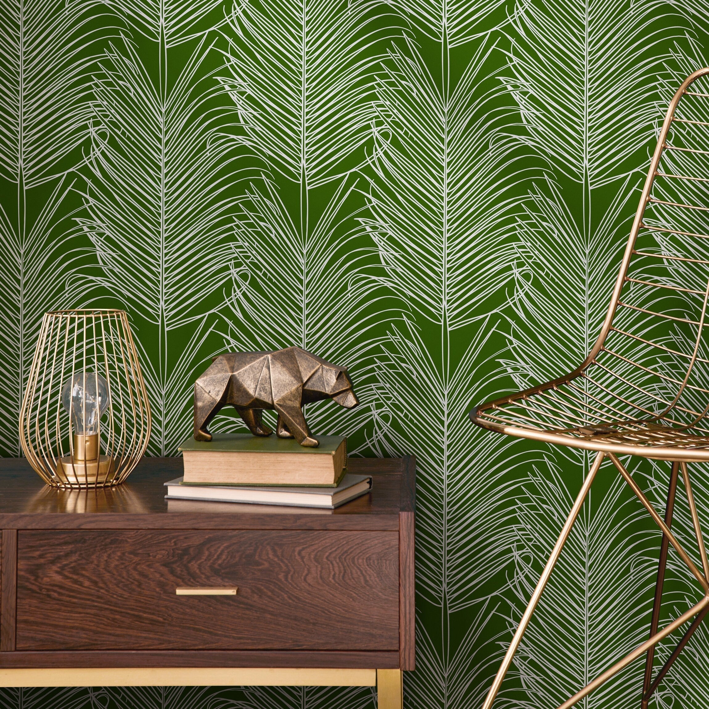 Botanical Wallpaper Featuring A Graphic Palm Frond Design In Green And White - B596