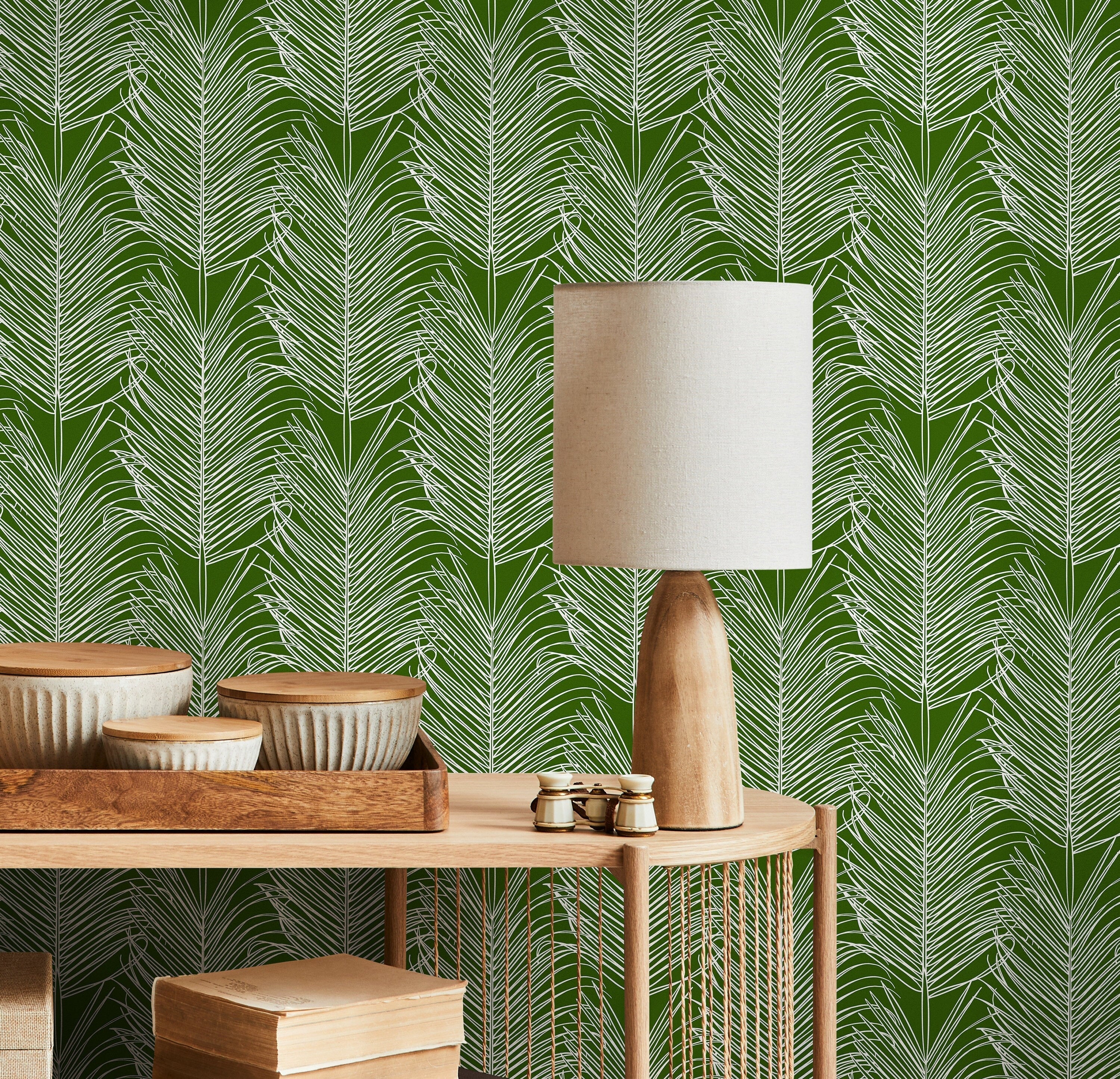 Botanical Wallpaper Featuring A Graphic Palm Frond Design In Green And White - B596