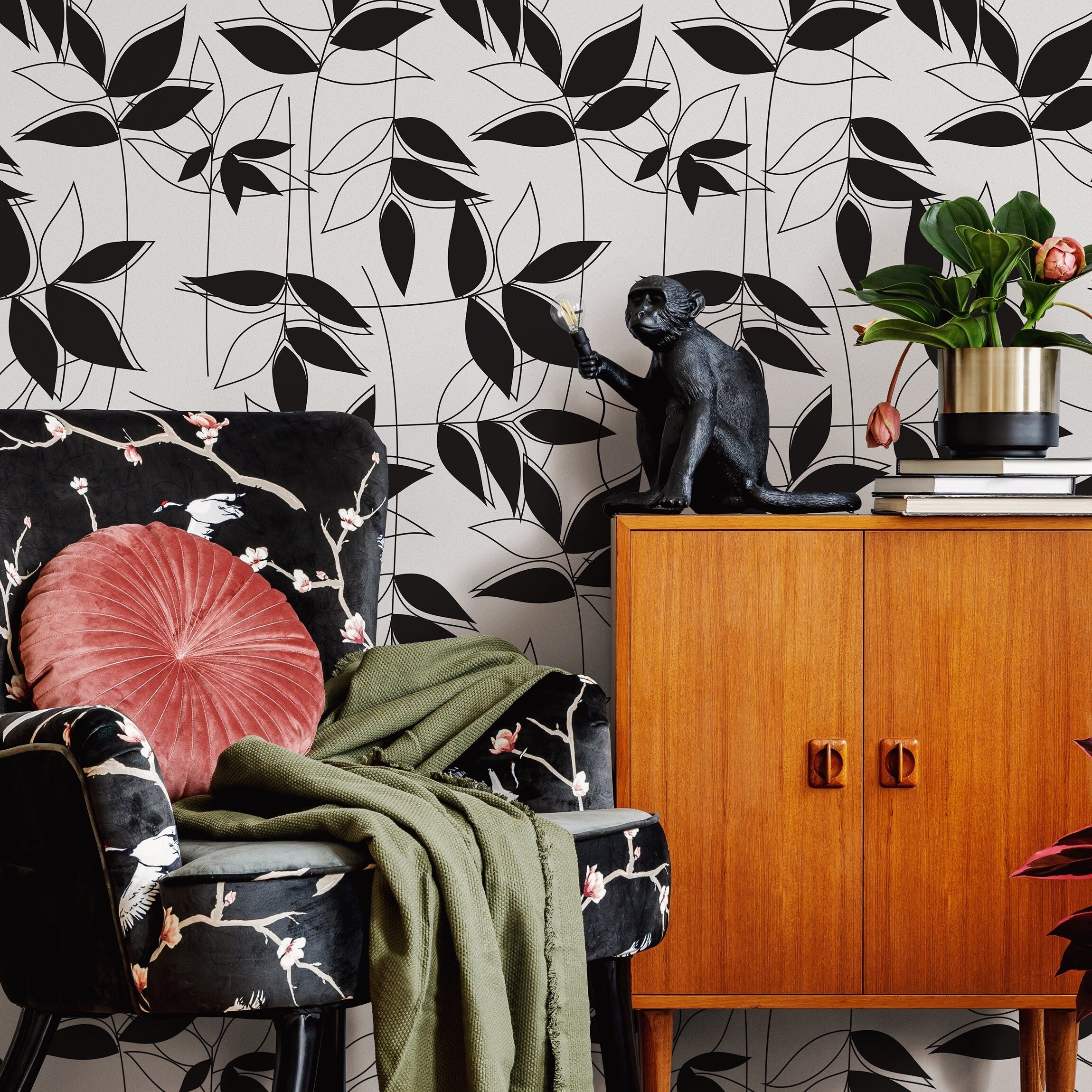 Botanical Wallpaper With A Modern Leaf Trellis In Black And White - B683