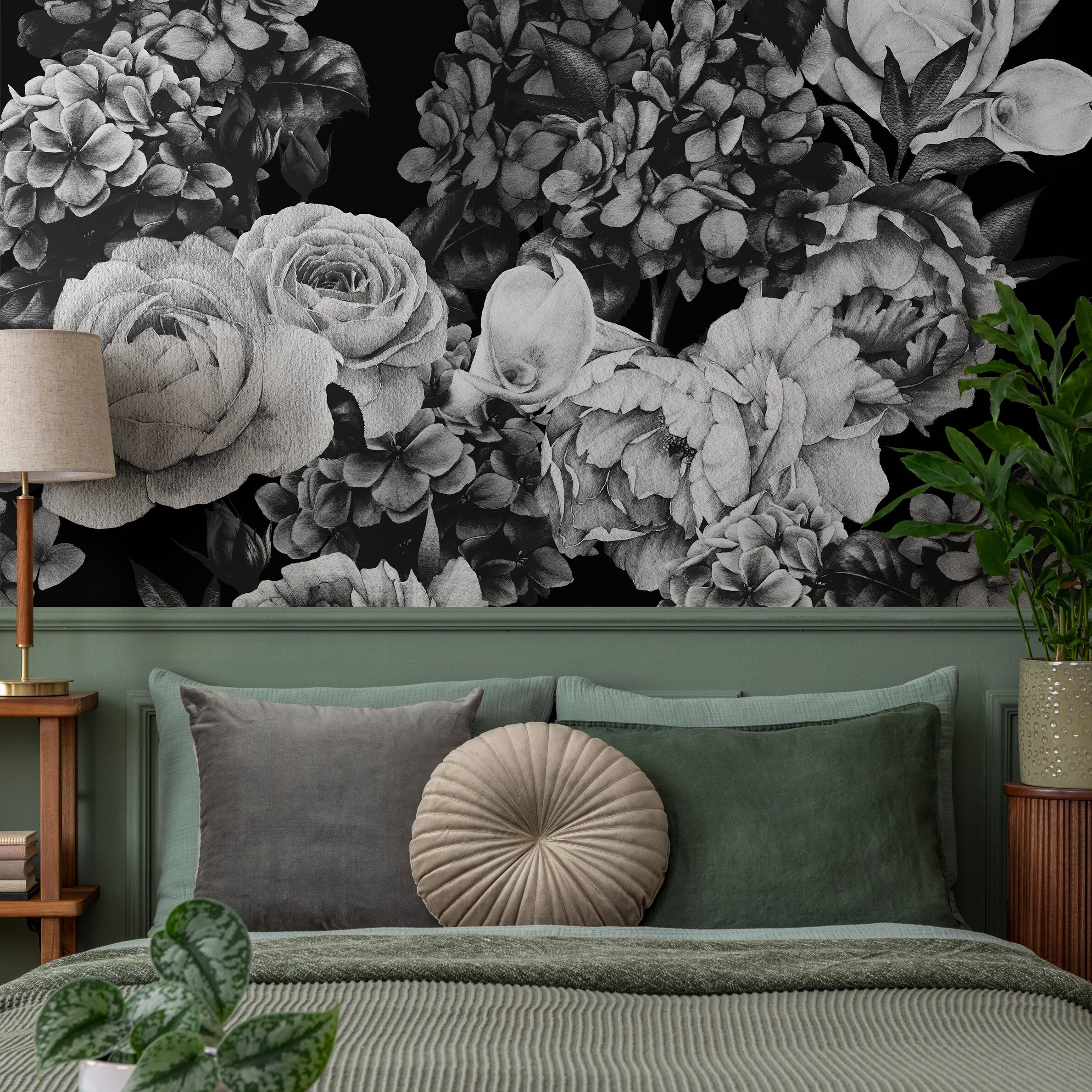 Floral Wallpaper Featuring A Vintage Rose Bouquet In Black And White - B163