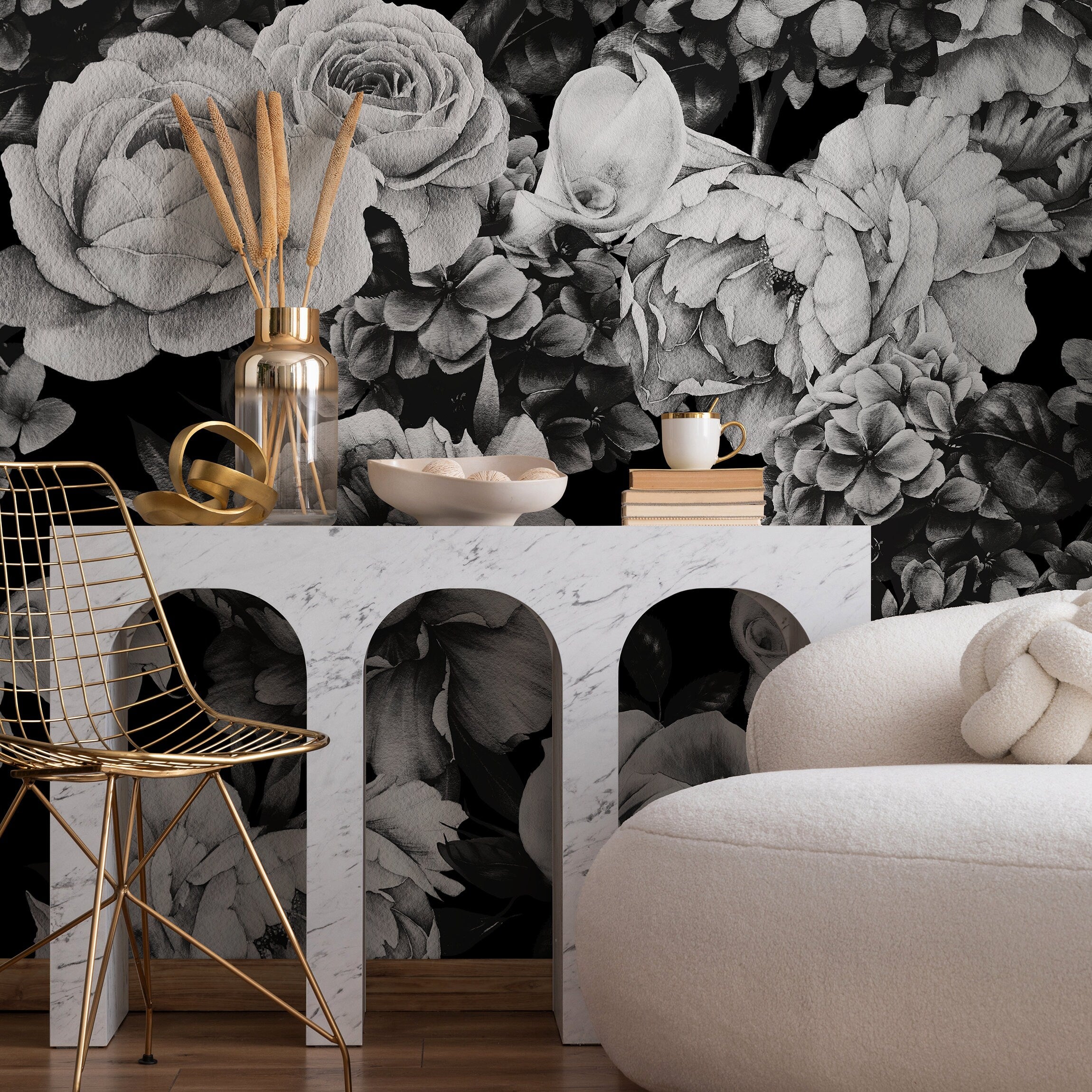 Floral Wallpaper Featuring A Vintage Rose Bouquet In Black And White - B163
