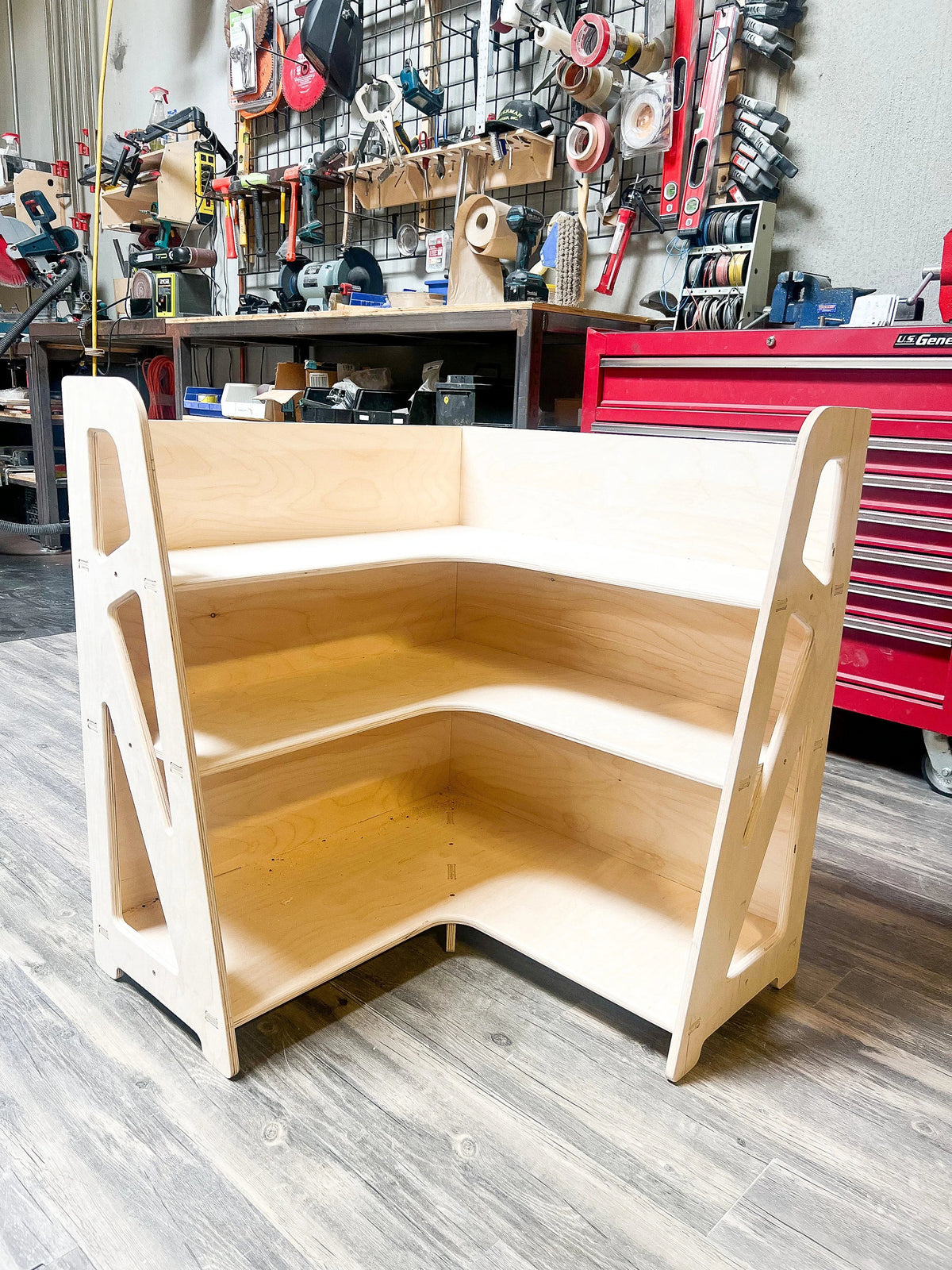 Soria- Corner Shelf