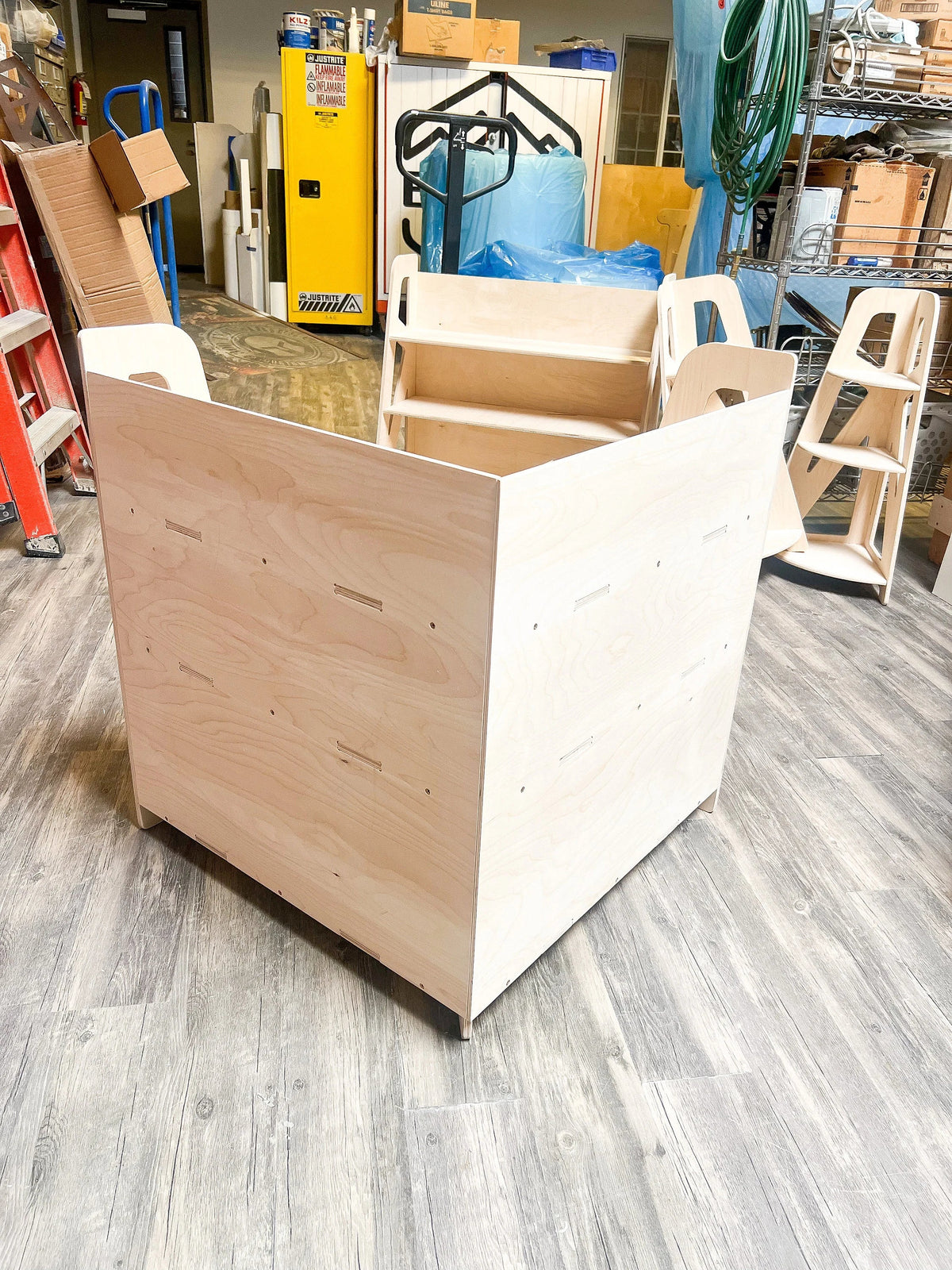 Soria- Corner Shelf