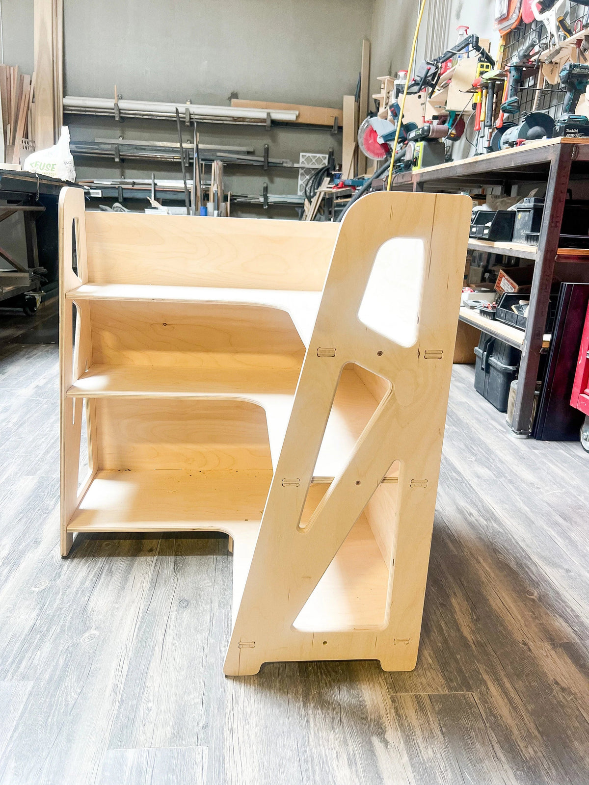 Soria- Corner Shelf