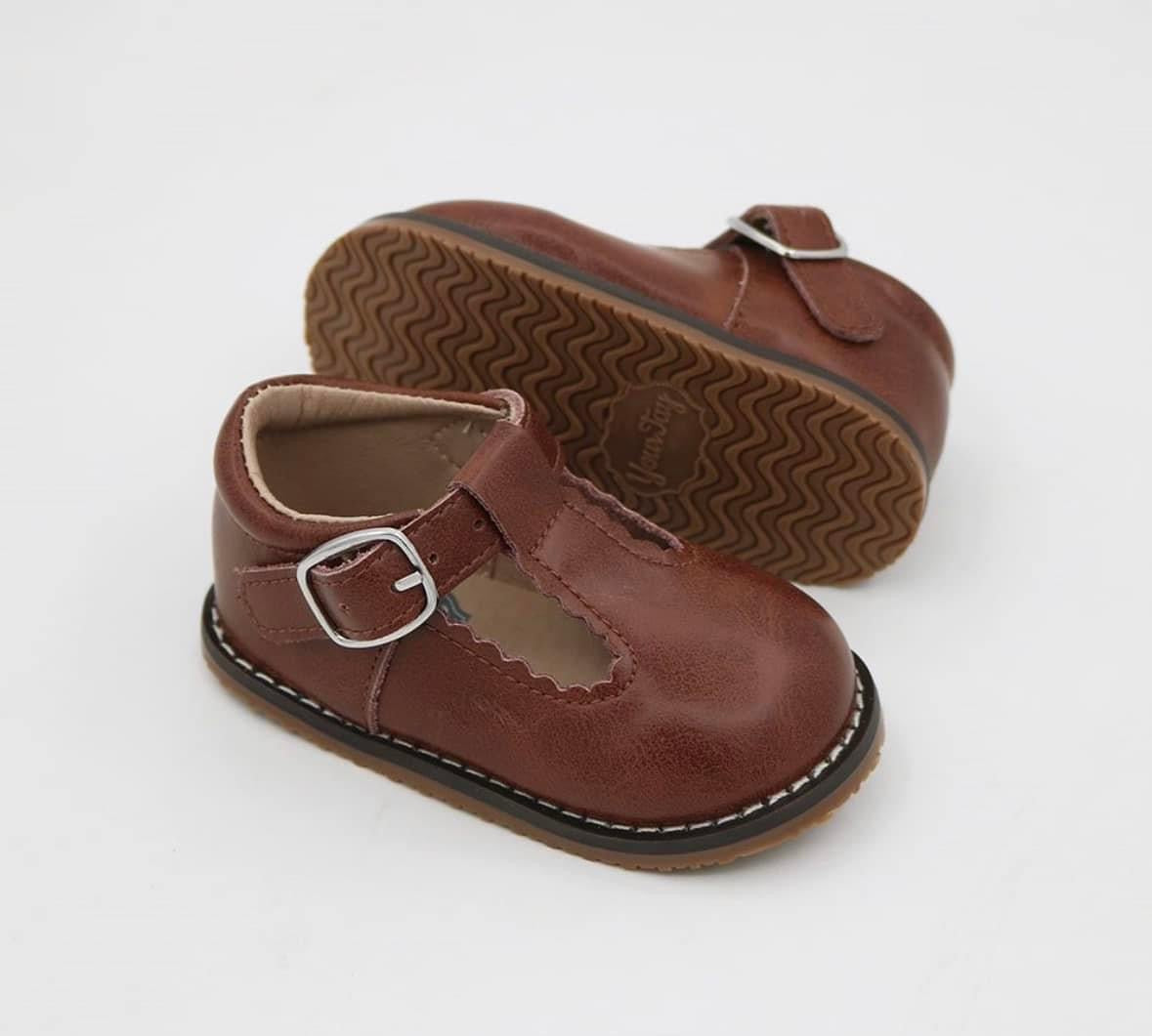 New T-straps Distressed Brown