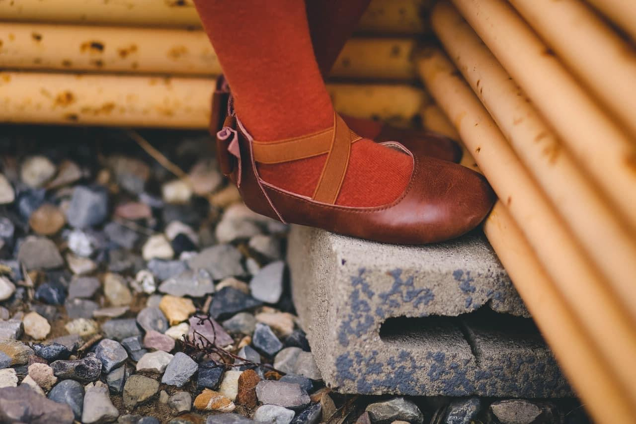 Bow Back Ballet Flats - Distressed Leather - Brown