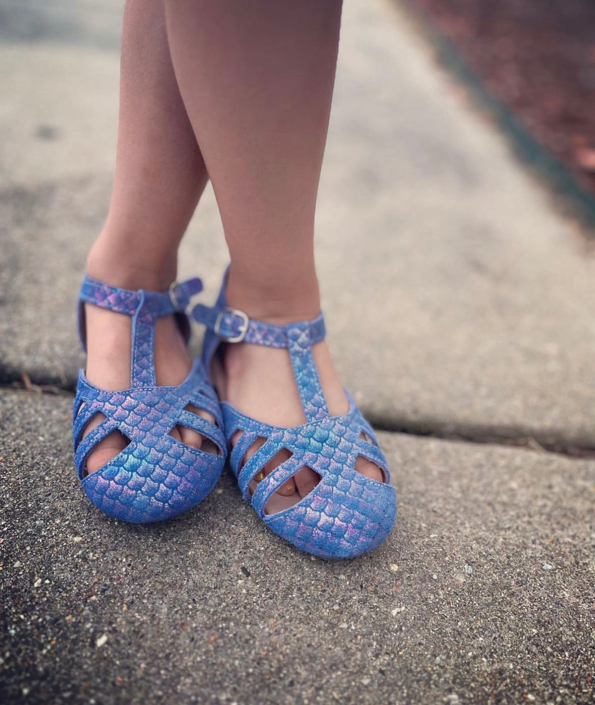Gray Cutout Shoes - Mermaid Scales (blue)