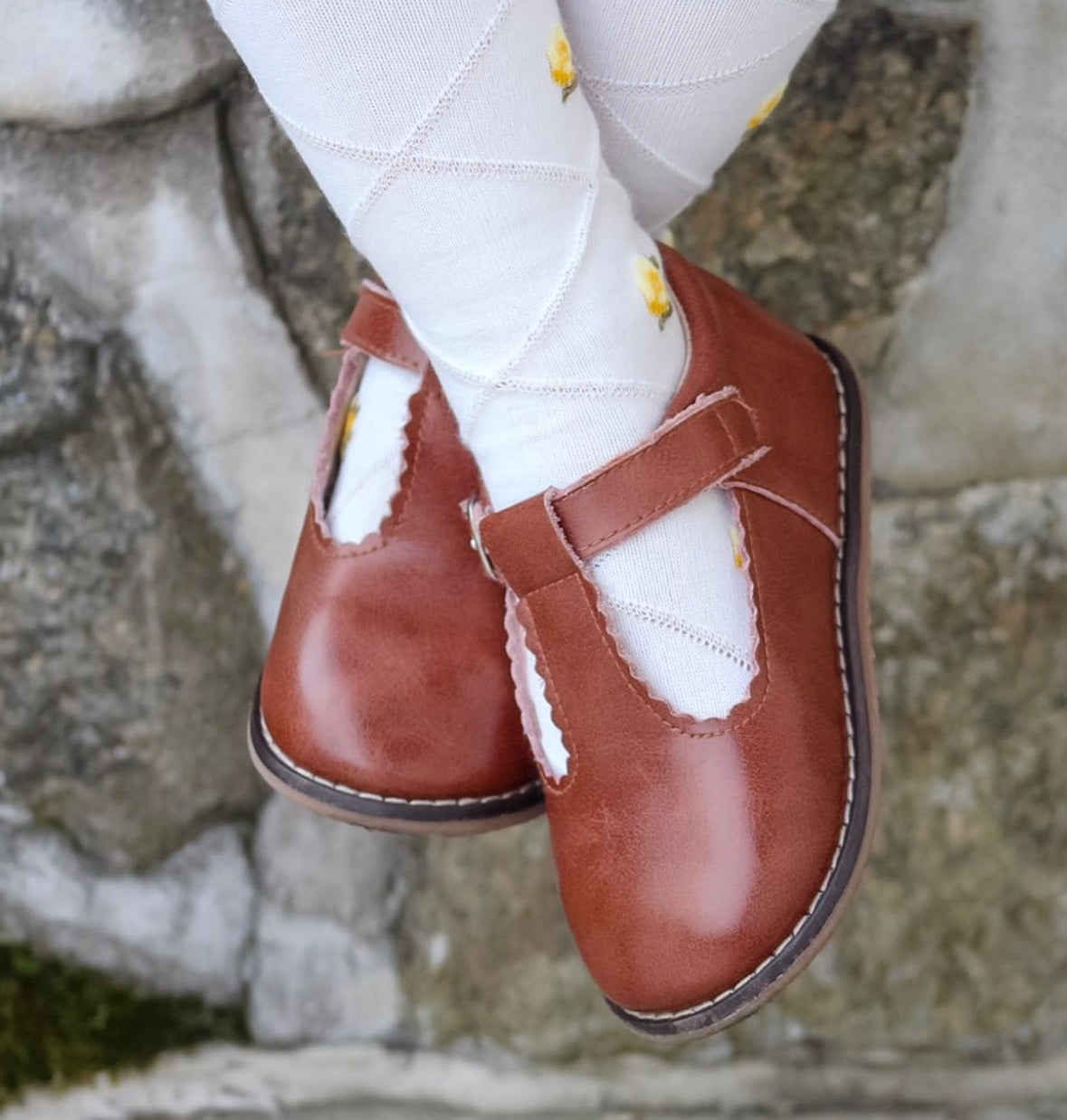 New T-straps Distressed Brown