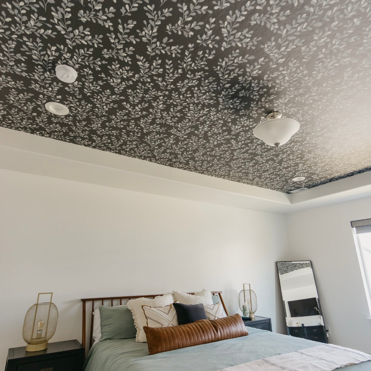 Briar Wallpaper By Mariah Rose