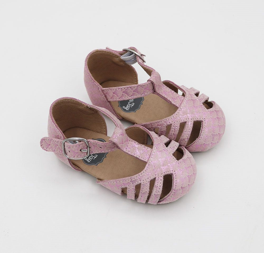 Gray Cutout Shoes - Mermaid Scales (pink)