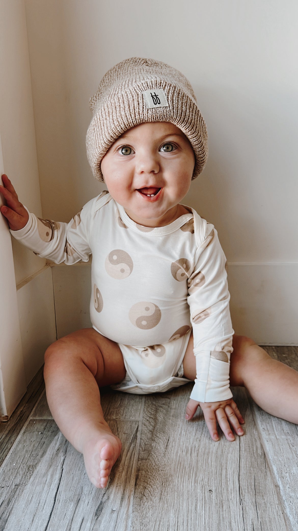 Yin-yang  Tan & White | Bamboo Long Sleeve Snap Suit