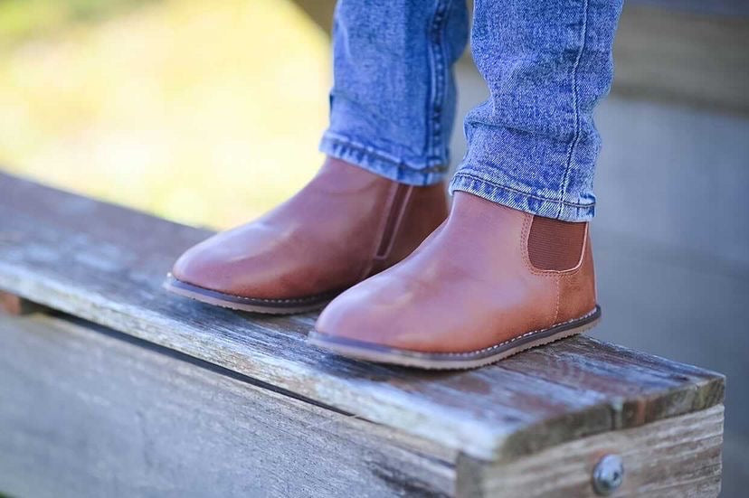 Isaac 𝐁𝐎𝐎𝐓𝐒 - Distressed Brown