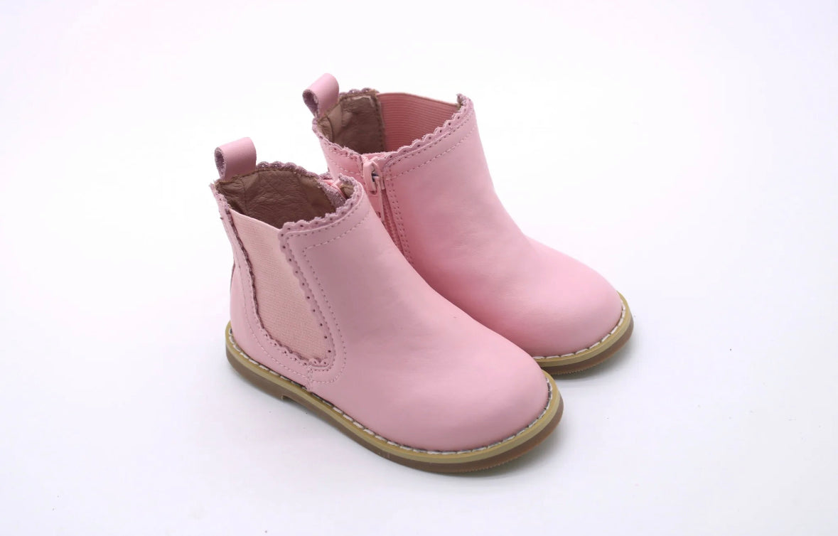 Izzy 𝐁𝐎𝐎𝐓𝐒 - Pink