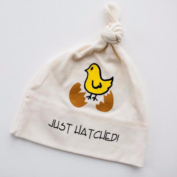 Just Hatched Organic Cotton Long Sleeve Romper & Hat Gift Set