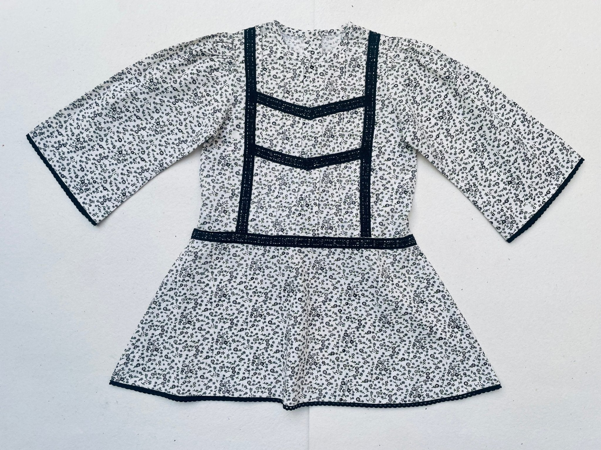 Lace Yoke Off-white & Grey Printed Dress