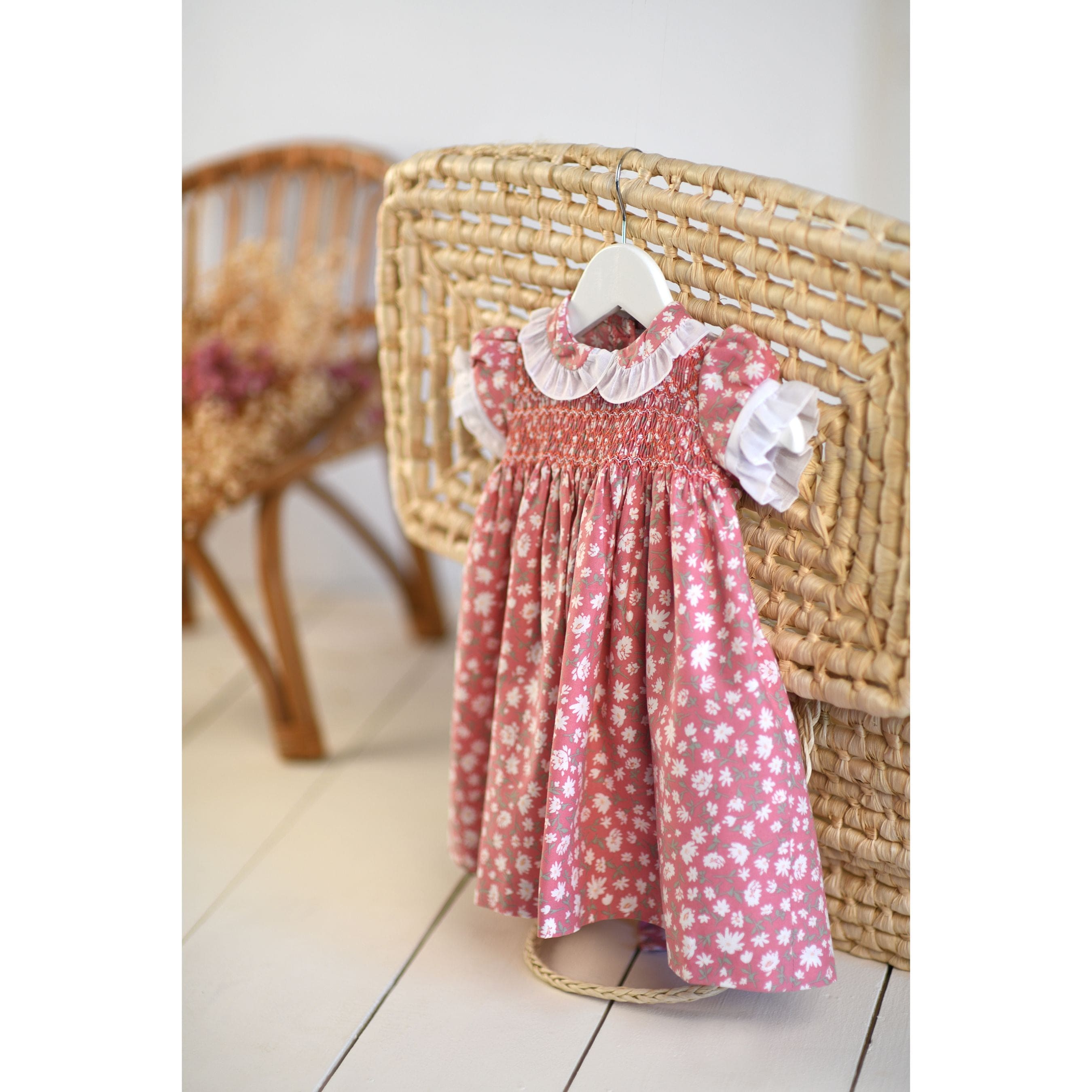 Leila | Gils Pink Floral Smocked Dress