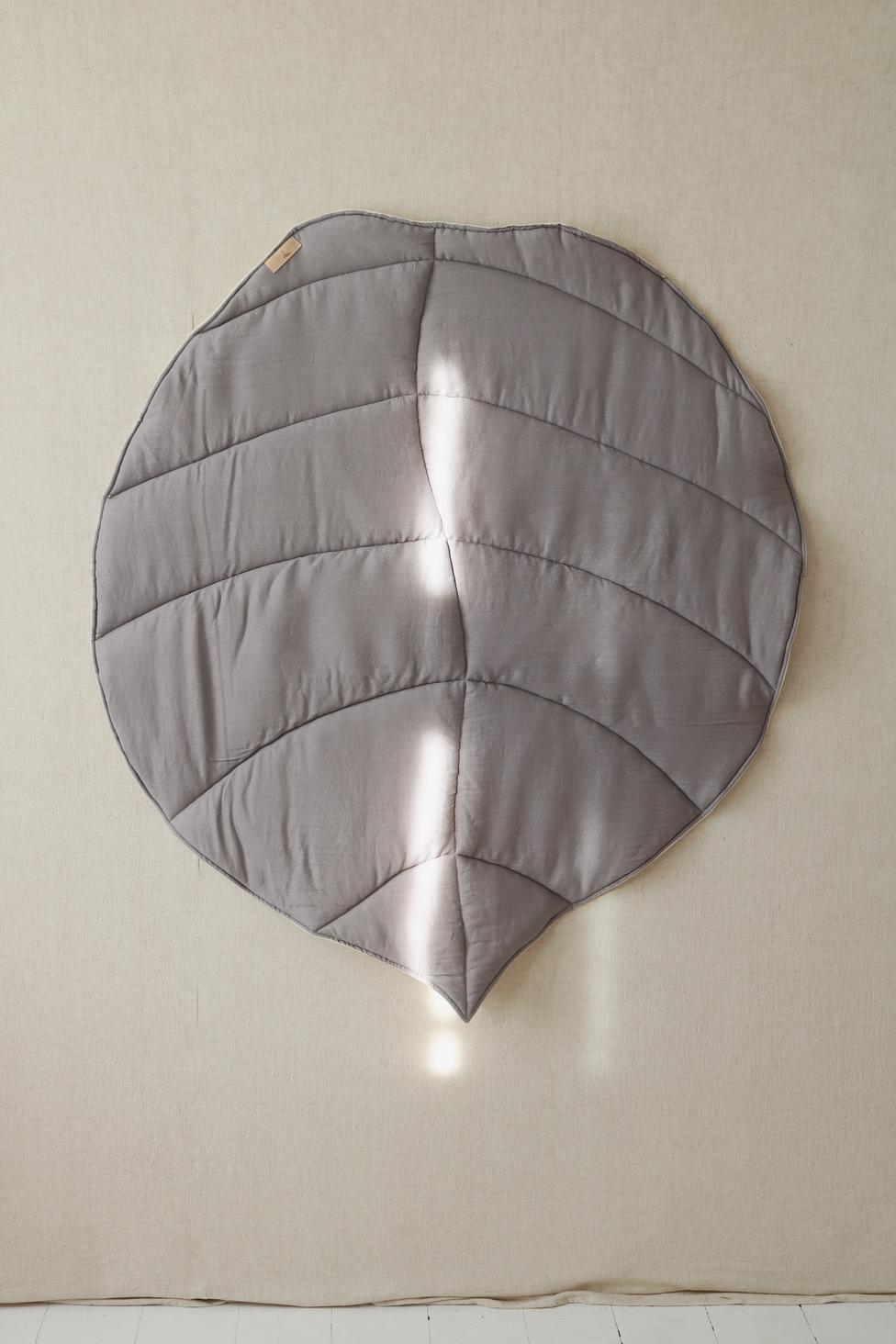 Linen Grey Leaf Mat