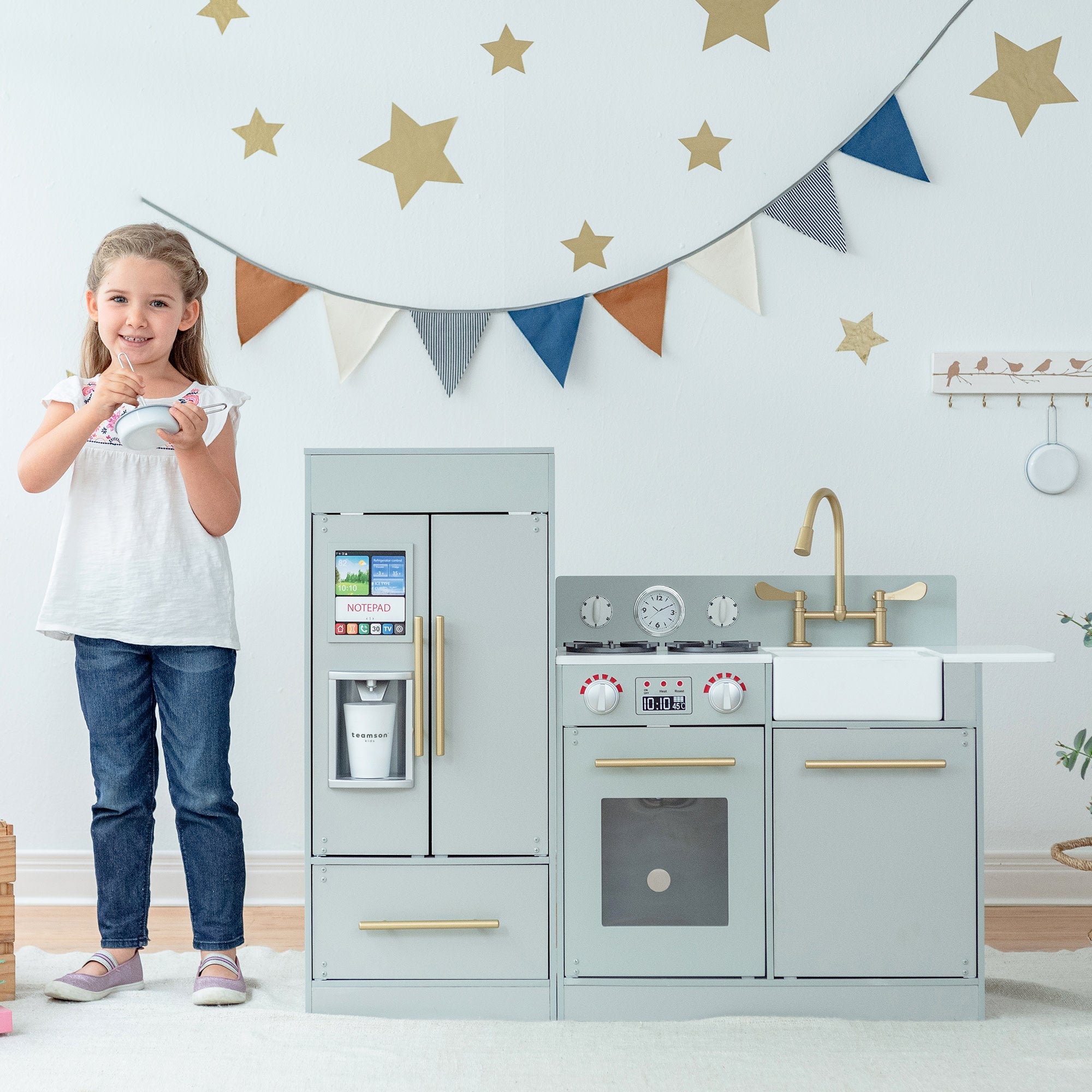 Little Chef Charlotte Modern Play Kitchen, Silver Gray/gold